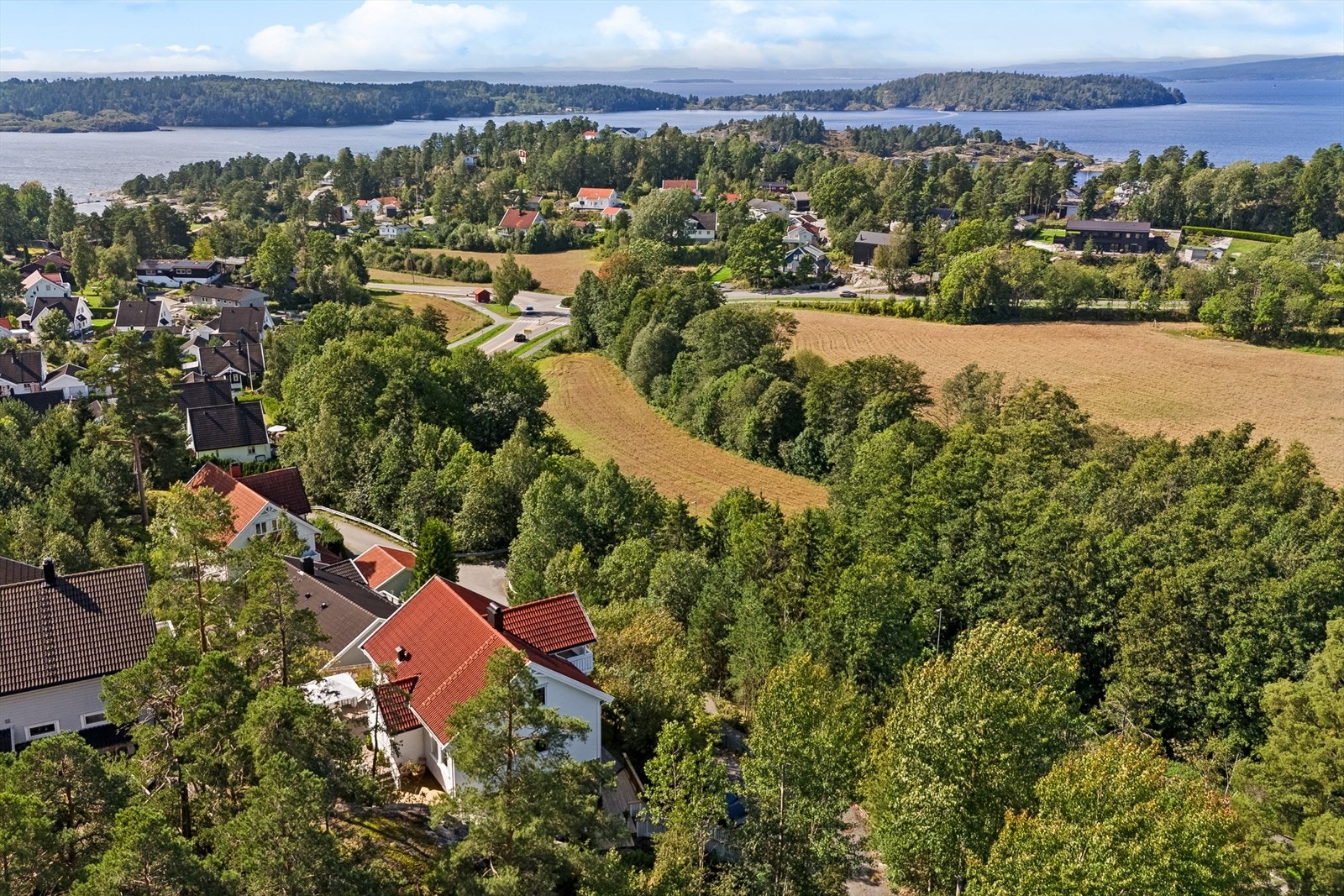 Flott beliggende med kort avstand til strender, Son spa og Son sentrum med hyggelige restauranter. Galleribilde