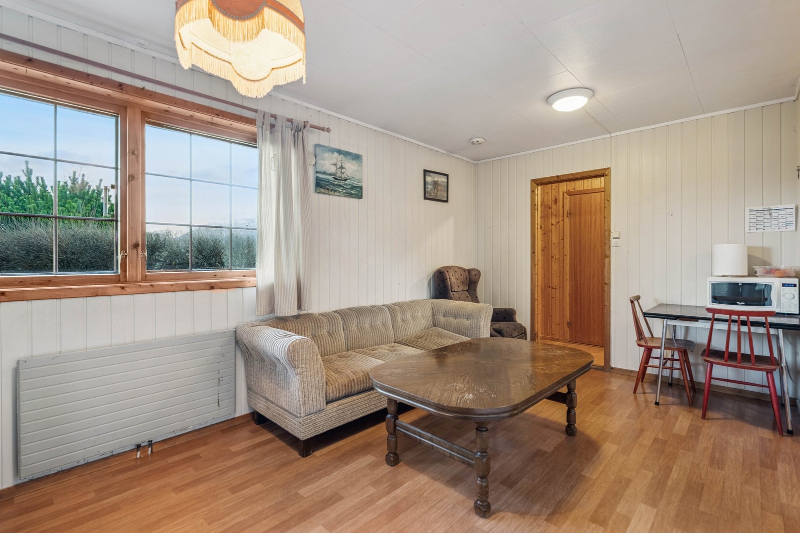 Stue i sokkelleilighet. Galleribilde