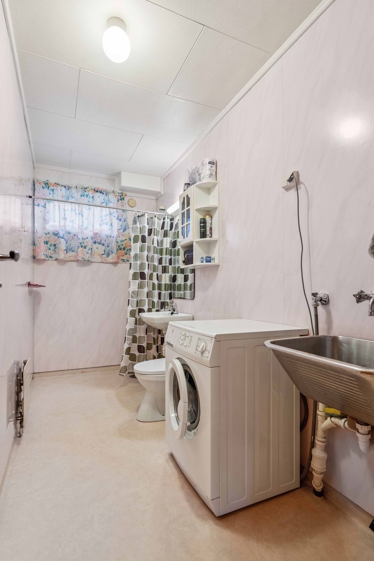 Bad i sokkelleilighet. Galleribilde