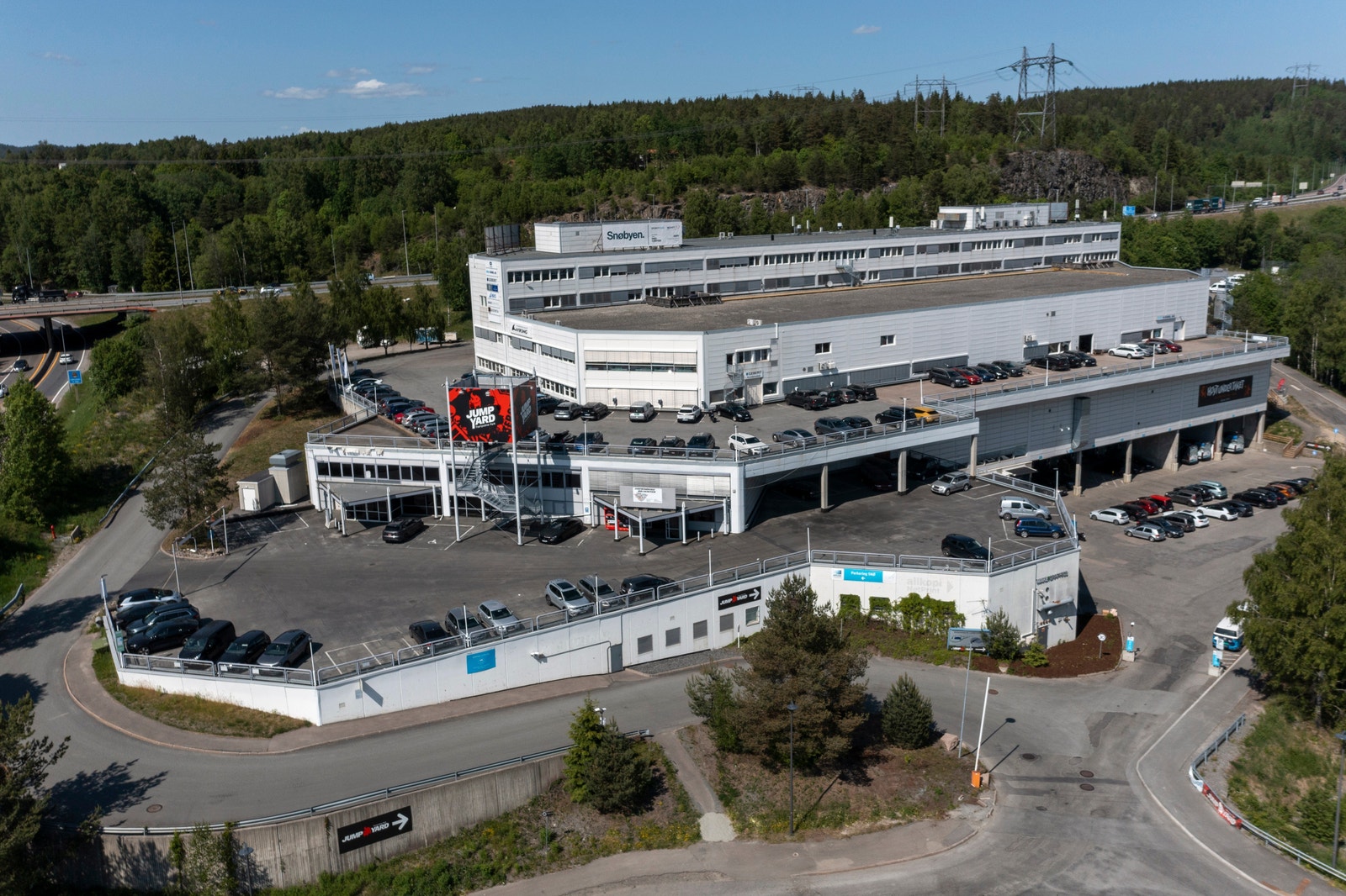 Oversiktsbilde over eiendommen, samt beliggenhet i forhold til Østre Aker vei og E6. Galleribilde