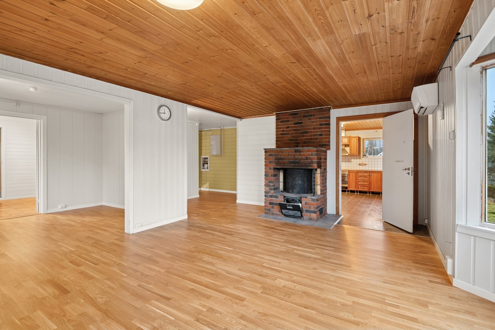 Boligen er delt inn i flere funksjonelle soner som gir fleksible løsninger og mulighet for å skape egne rom tilpasset ulike behov. Galleribilde