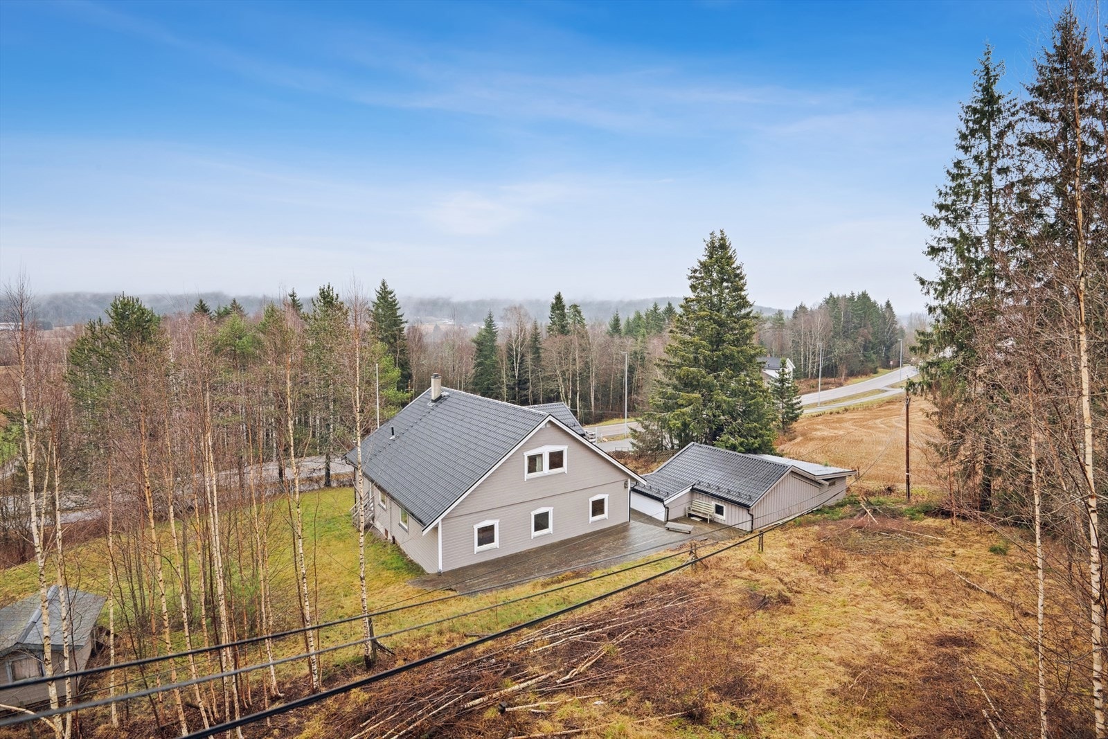 Tomten er av god størrelse og har en fin beliggenhet. Galleribilde