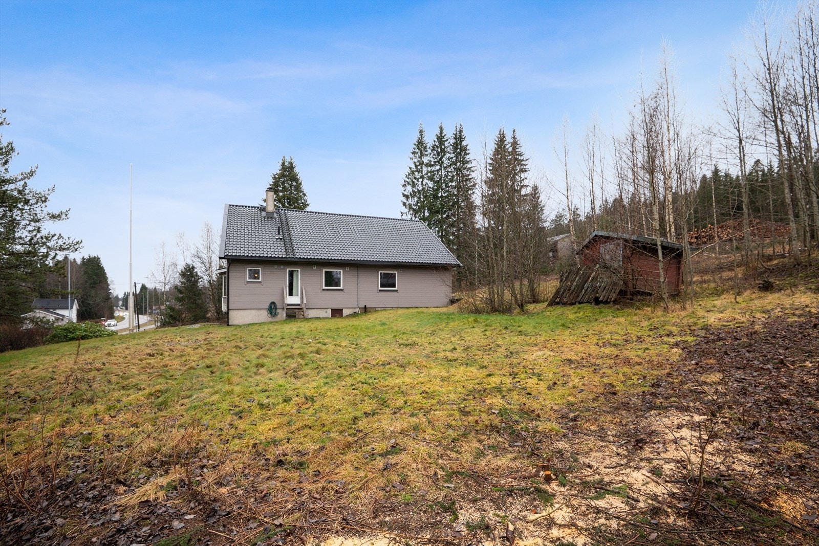 For golfentusiaster finnes flotte baner både på Hauger og Aas Gård. I tillegg ligger Østlandets kanskje beste snowboardpark kun en kort biltur eller to togstopp unna. Galleribilde