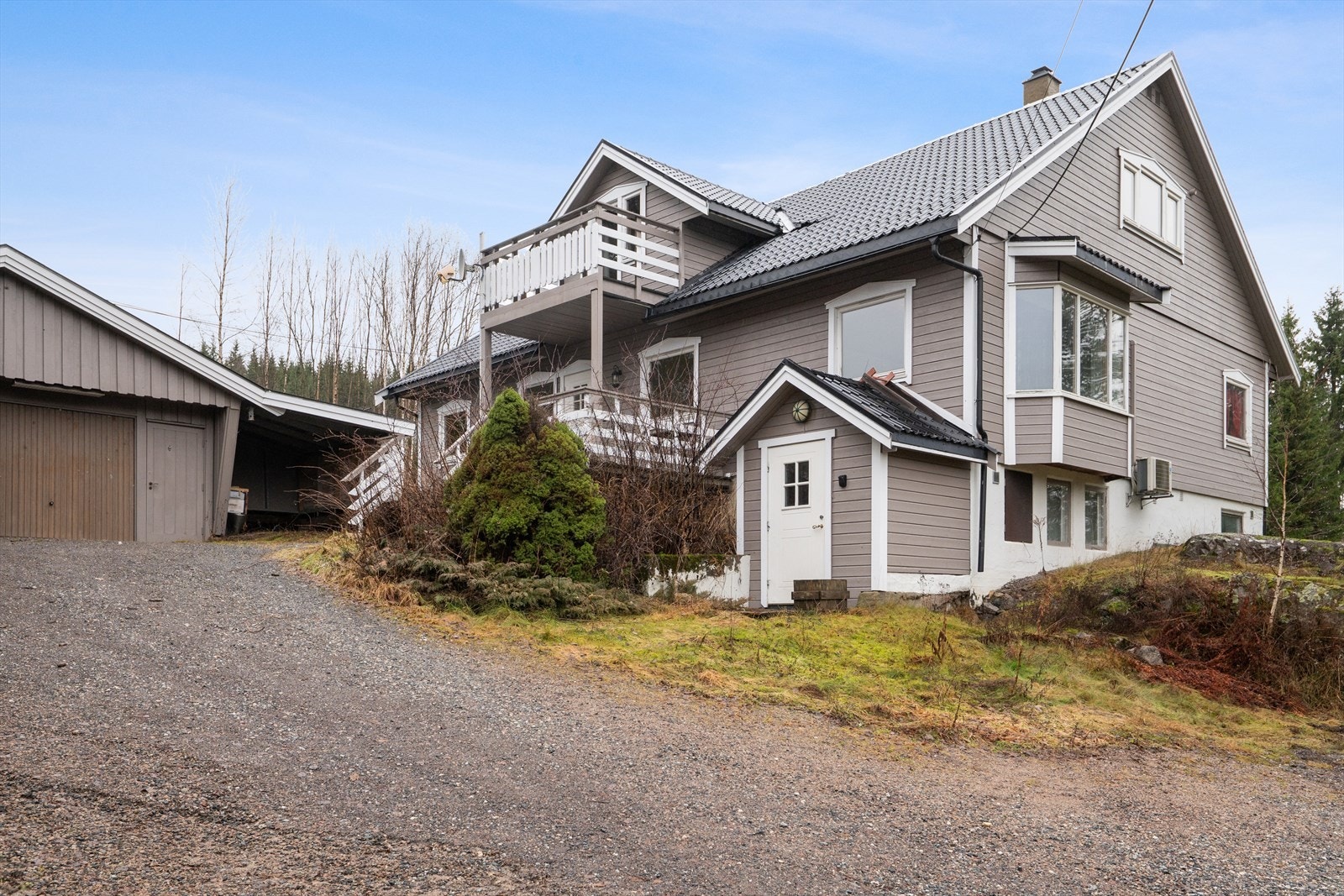 Fra boligen er det kort vei til butikker, skoler og barnehager. Galleribilde