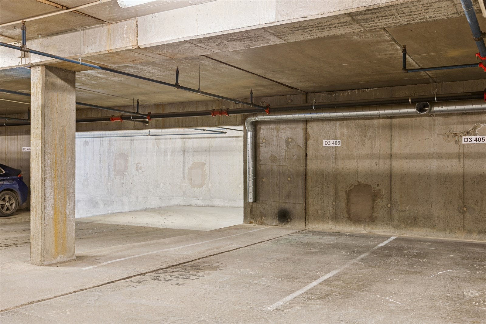 P-plass i oppvarmet parkeringskjeller, som inkluderes i felleskostnadene. Galleribilde