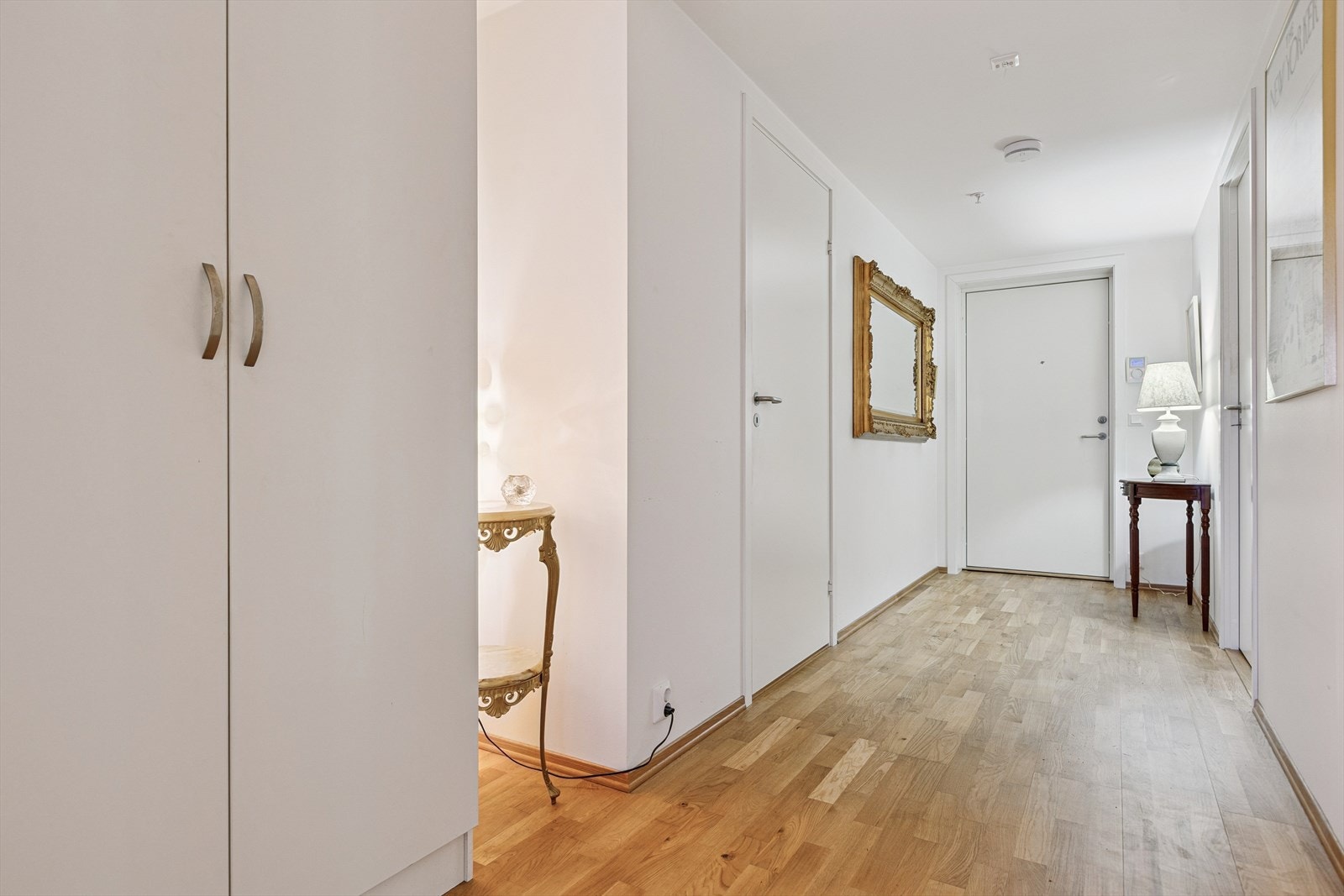 Entrèen er på 9m² og byr på godt med oppbevaringsmuligheter. Galleribilde