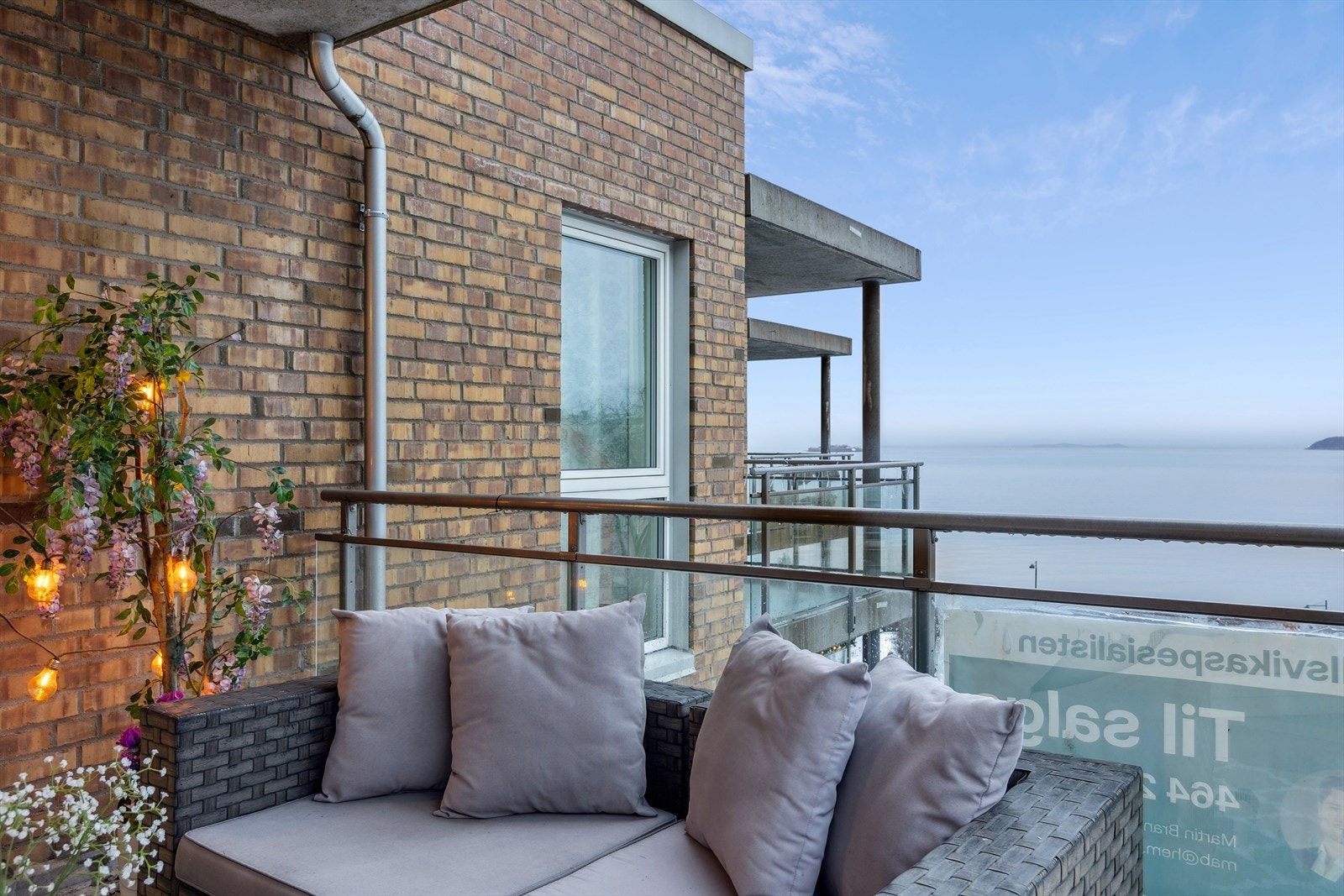 Fra balkongen har du utsikt mot Trondheimsfjorden. Galleribilde