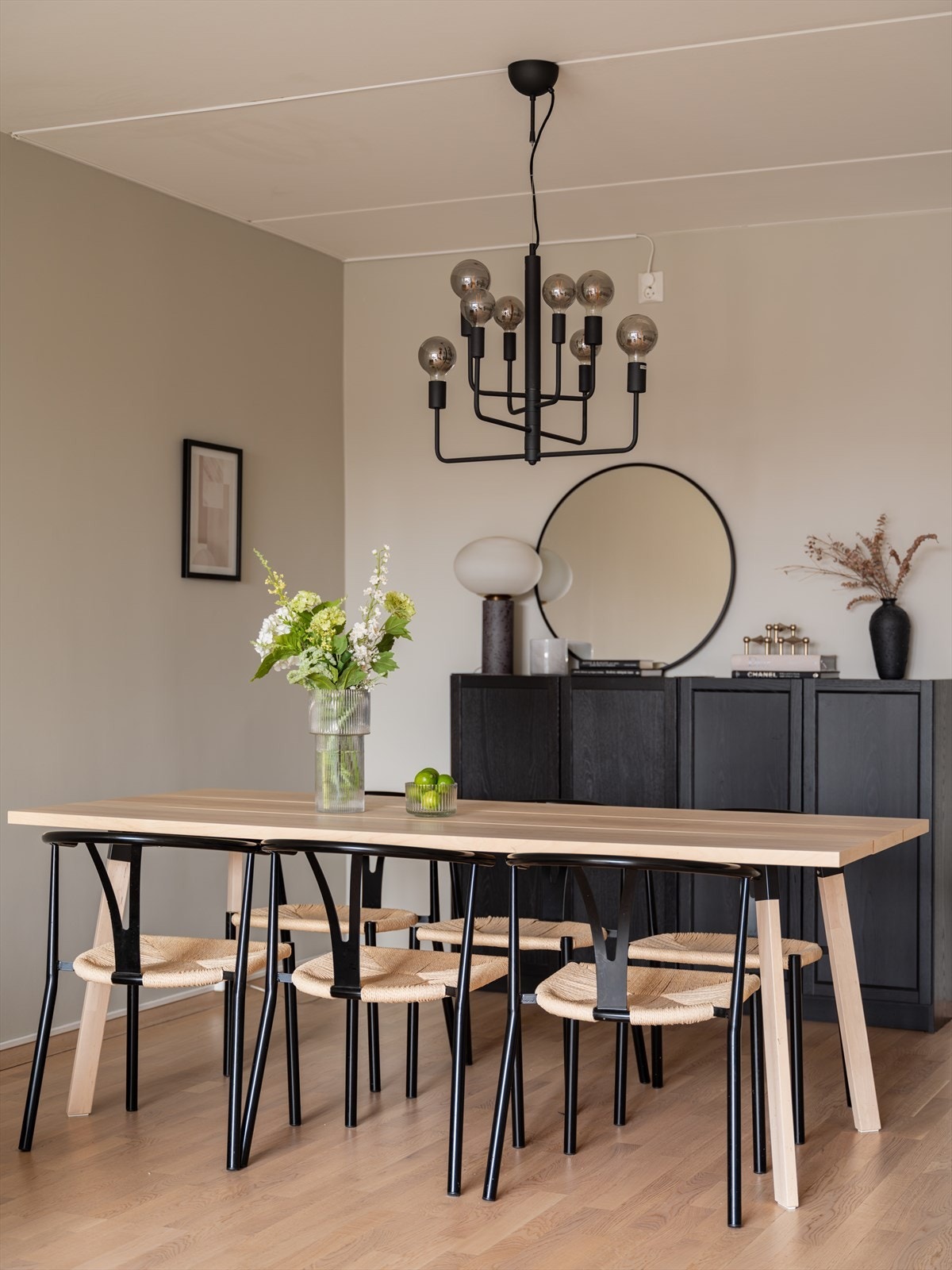 Spisegruppen får sin naturlige plass og inviterer til hyggelige middagsselskap. Galleribilde