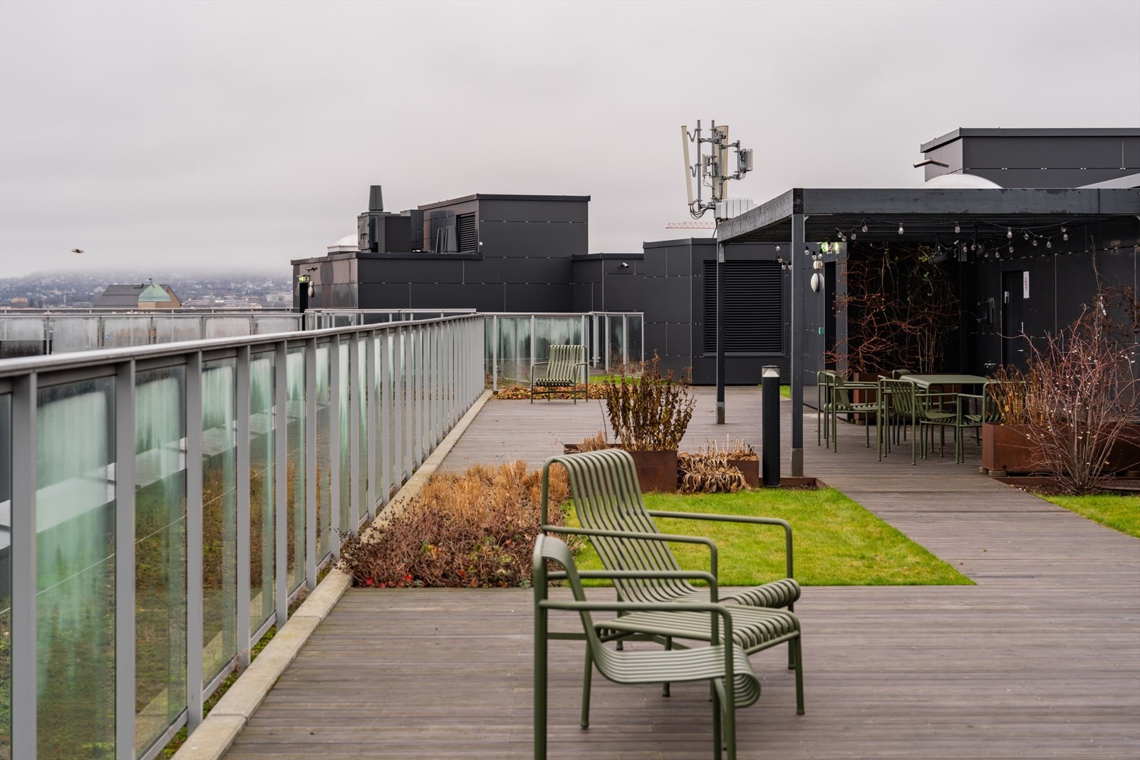 Stor, flott takterrasse med gode solforhold. Galleribilde