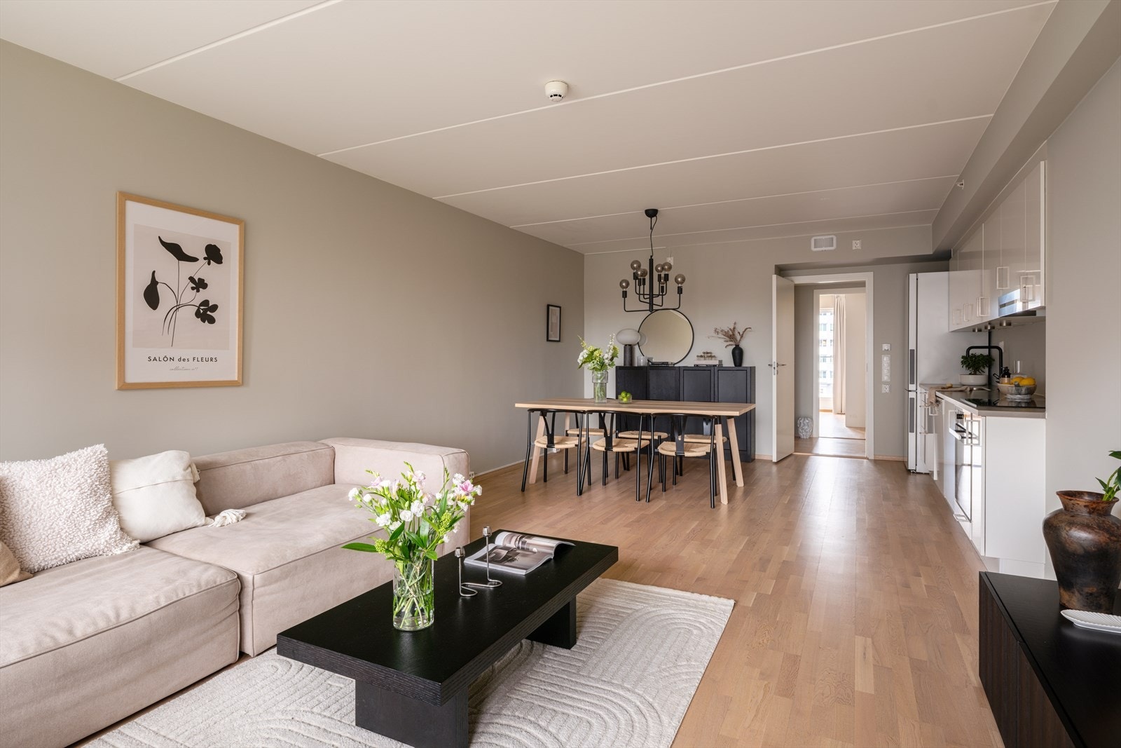 Dette er et rom som fungerer like godt til hverdags som til sosiale sammenkomster. Galleribilde