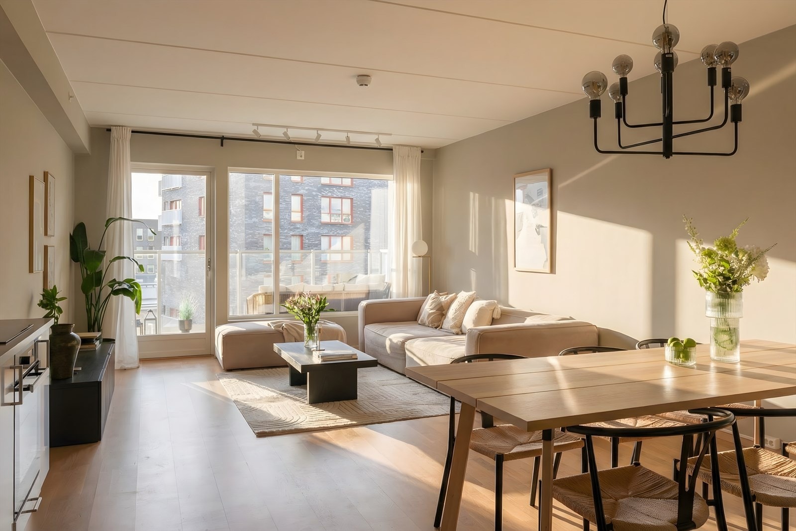 Emir Resulbegovic v. Emera Eiendomsmegling ønsker velkommen til Ensjøveien 21H! Galleribilde