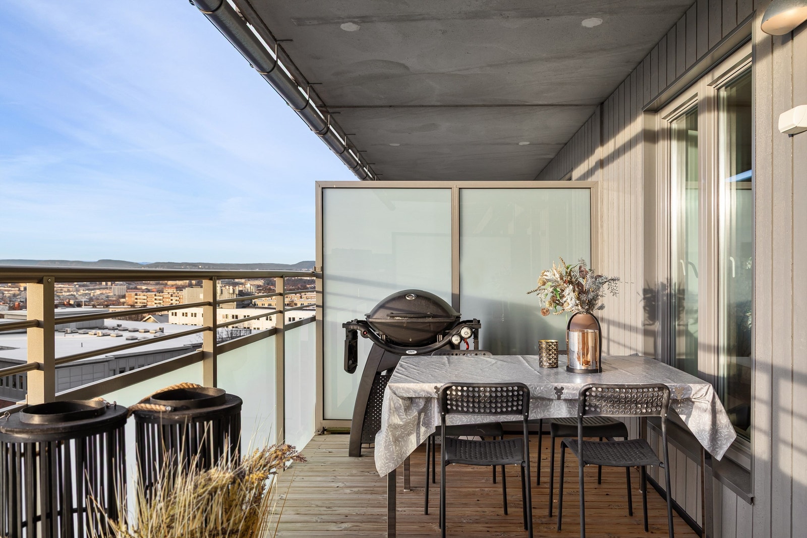 Skillevegger i frostet glass Galleribilde