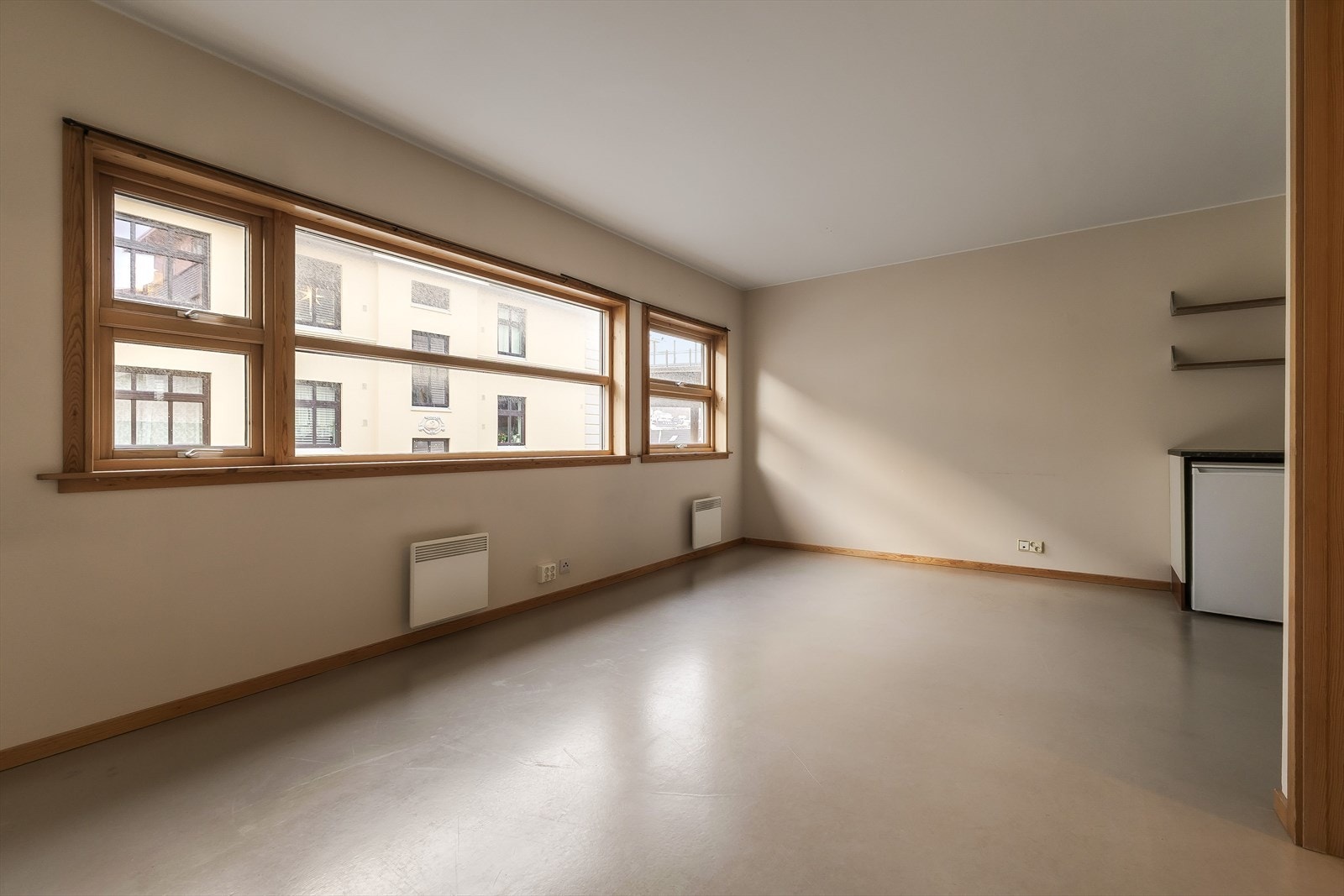 Stue med store vinduer Galleribilde