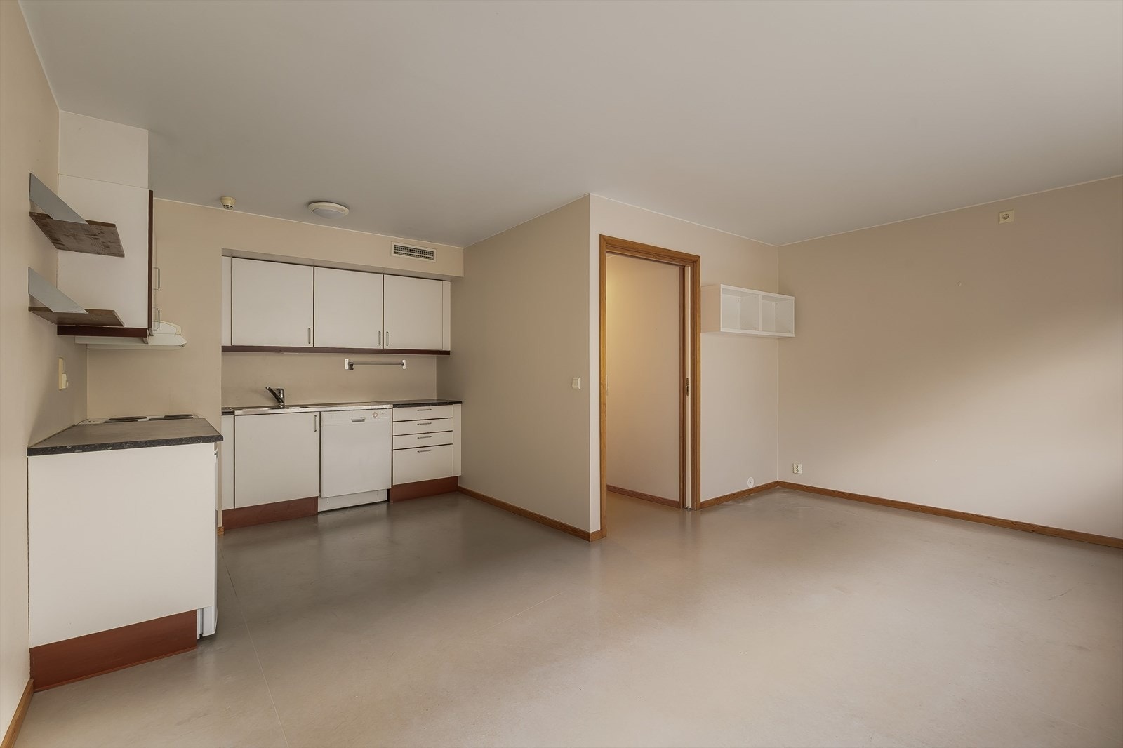 Del av stue mot kjøkken Galleribilde