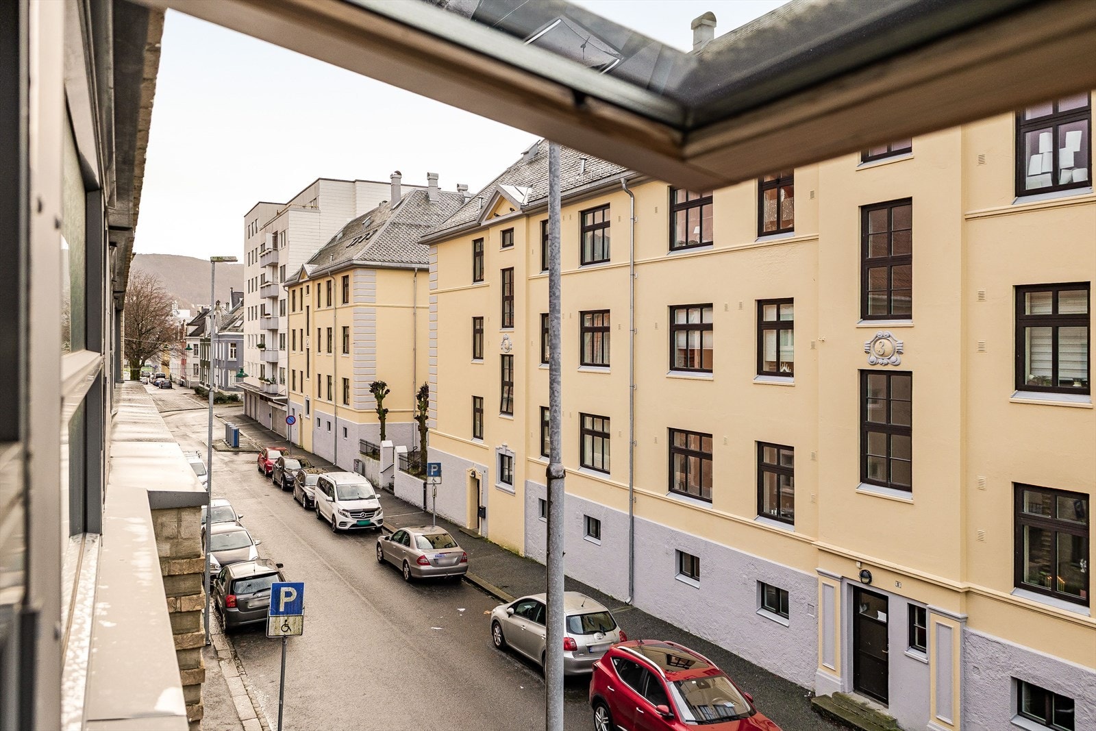 Bilde tatt ut av stuevindu Galleribilde