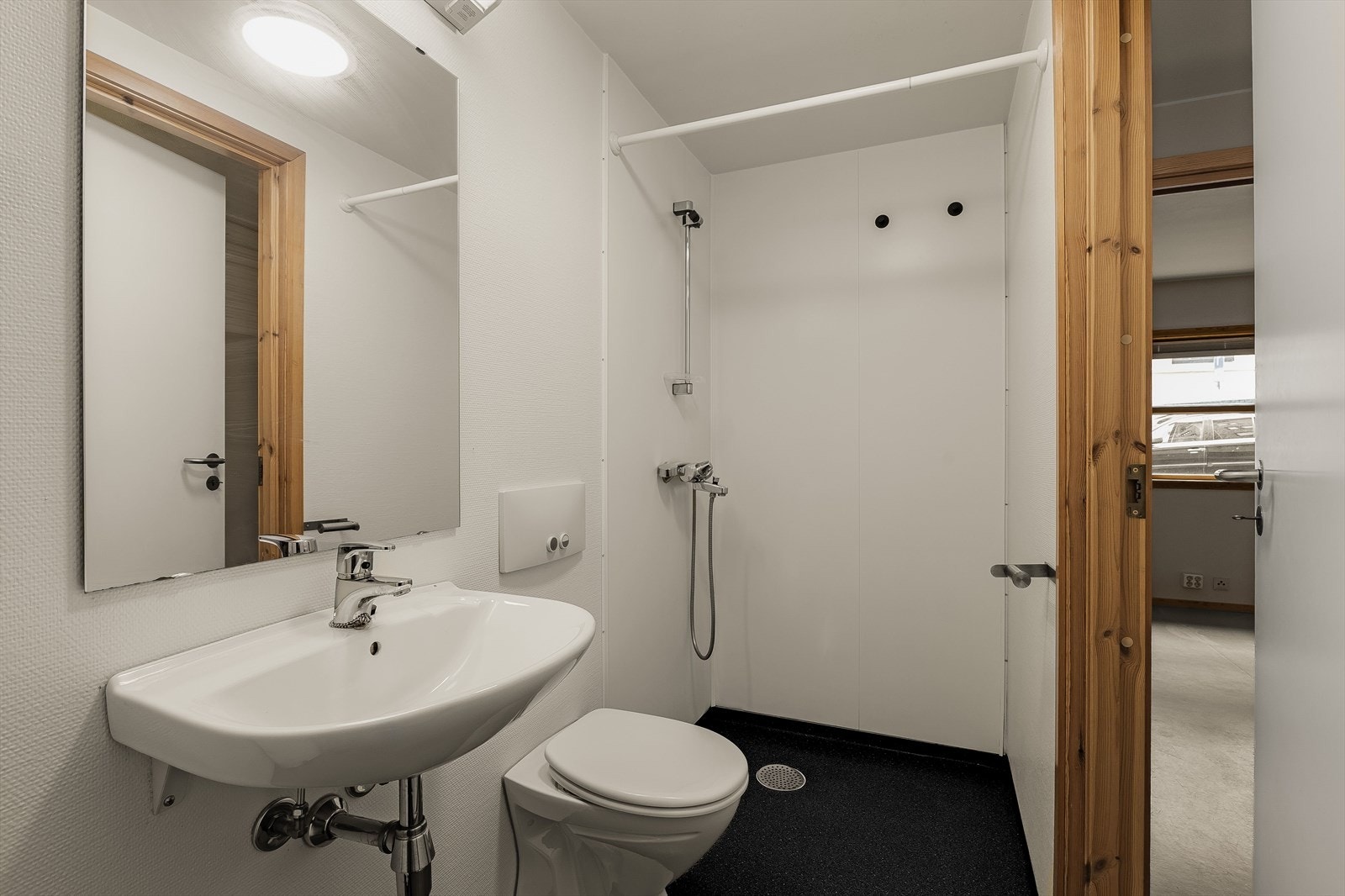 Bad med opplegg for vaskemaskin Galleribilde