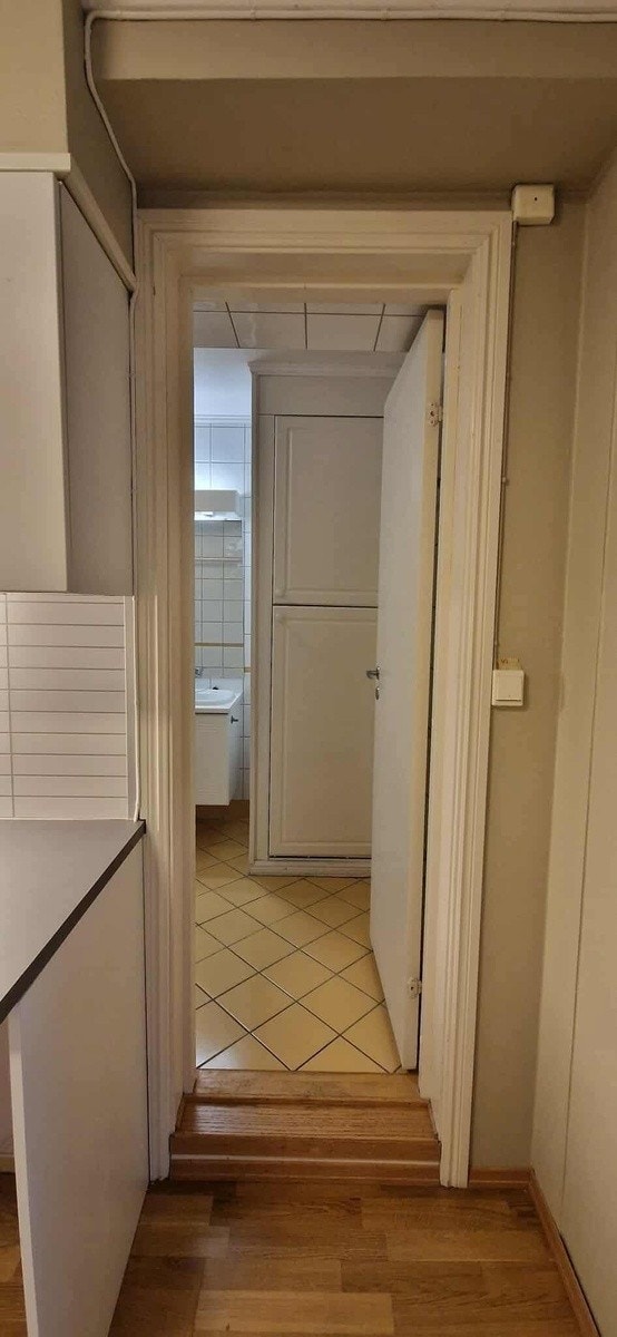 inngang til bad fra kjøkken Galleribilde