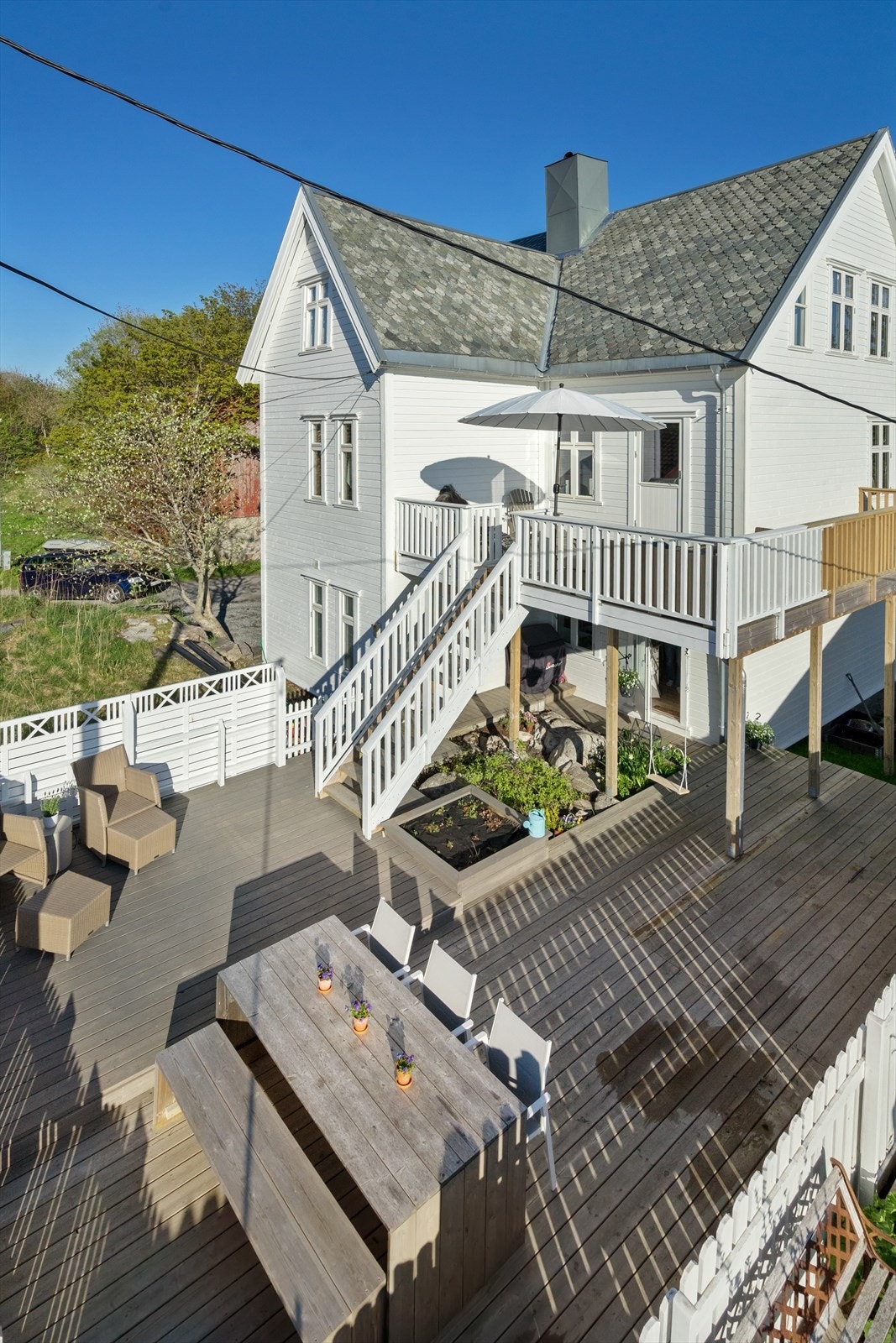 Solrik og usjenert uteplass Galleribilde