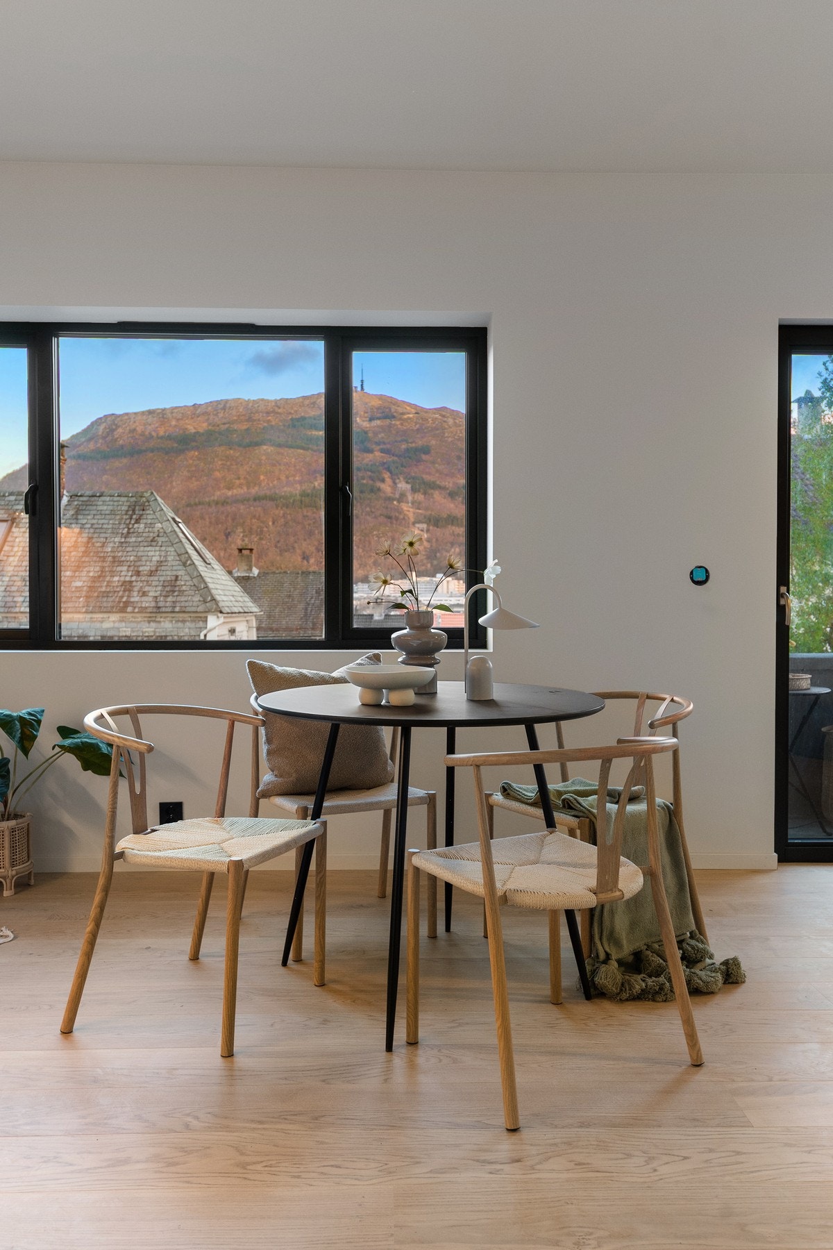 Alle vinduer i leiligheten er byttet. Det satt inn 3-lags isolerglass. Galleribilde