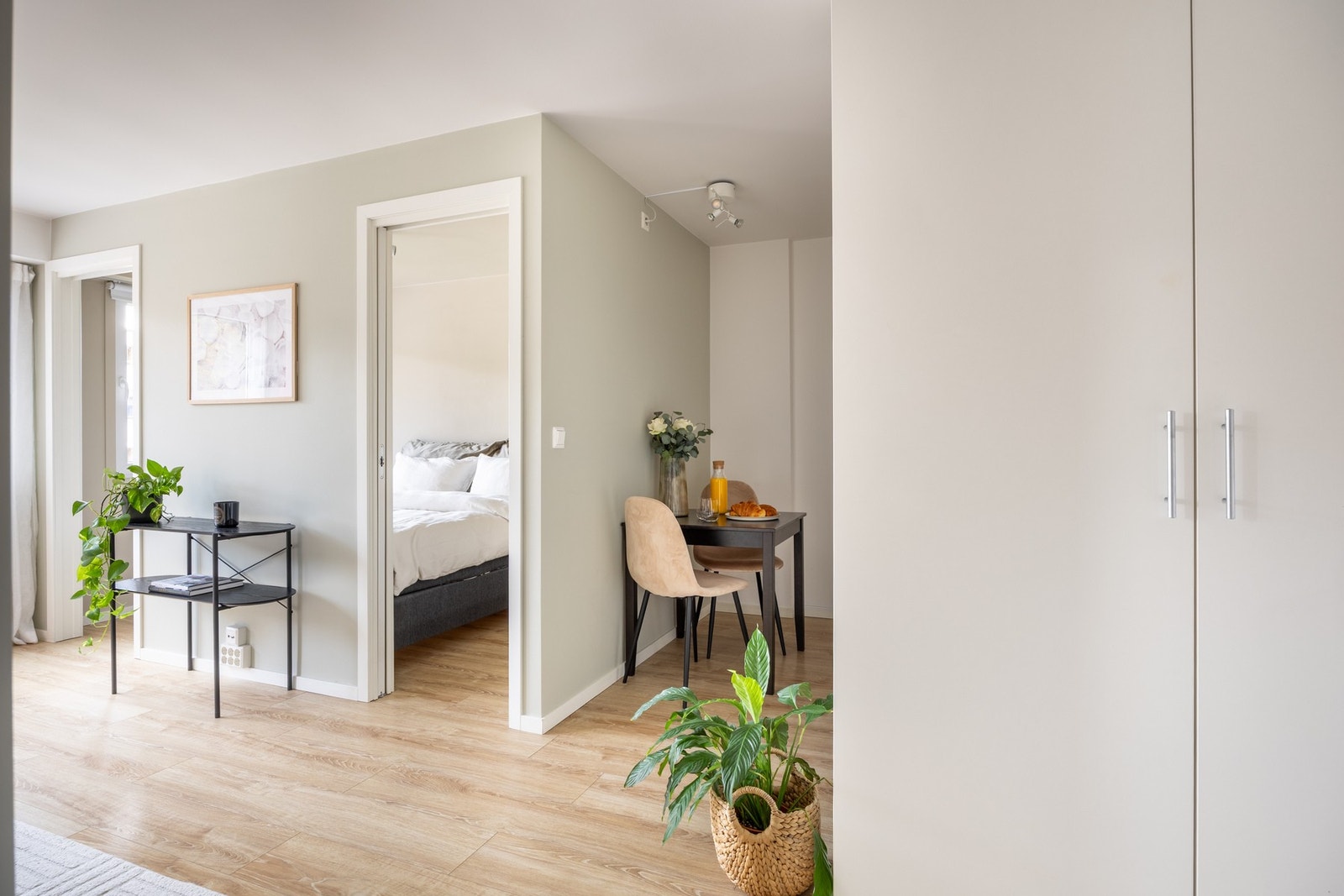 På gulvet er det lagt slitesterk laminat. Galleribilde