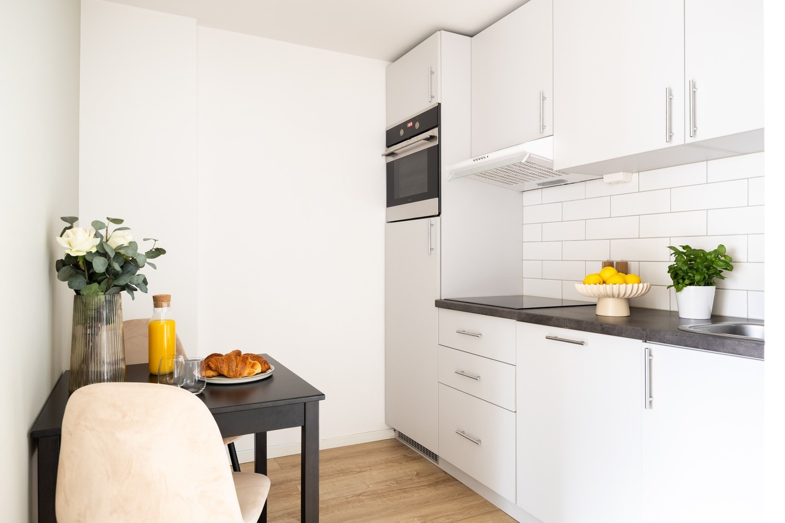 Det er integrerte hvitevarer som medfølger salget. Galleribilde