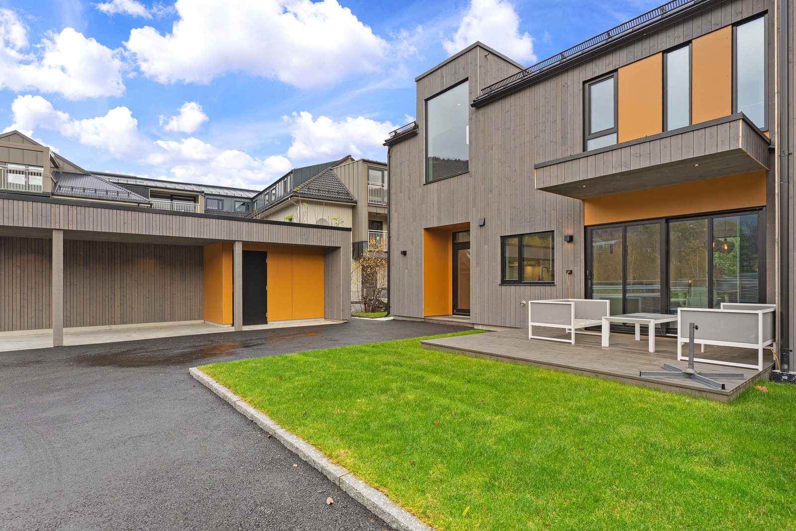 Terrasseplatting på 14,3 kvm. Galleribilde