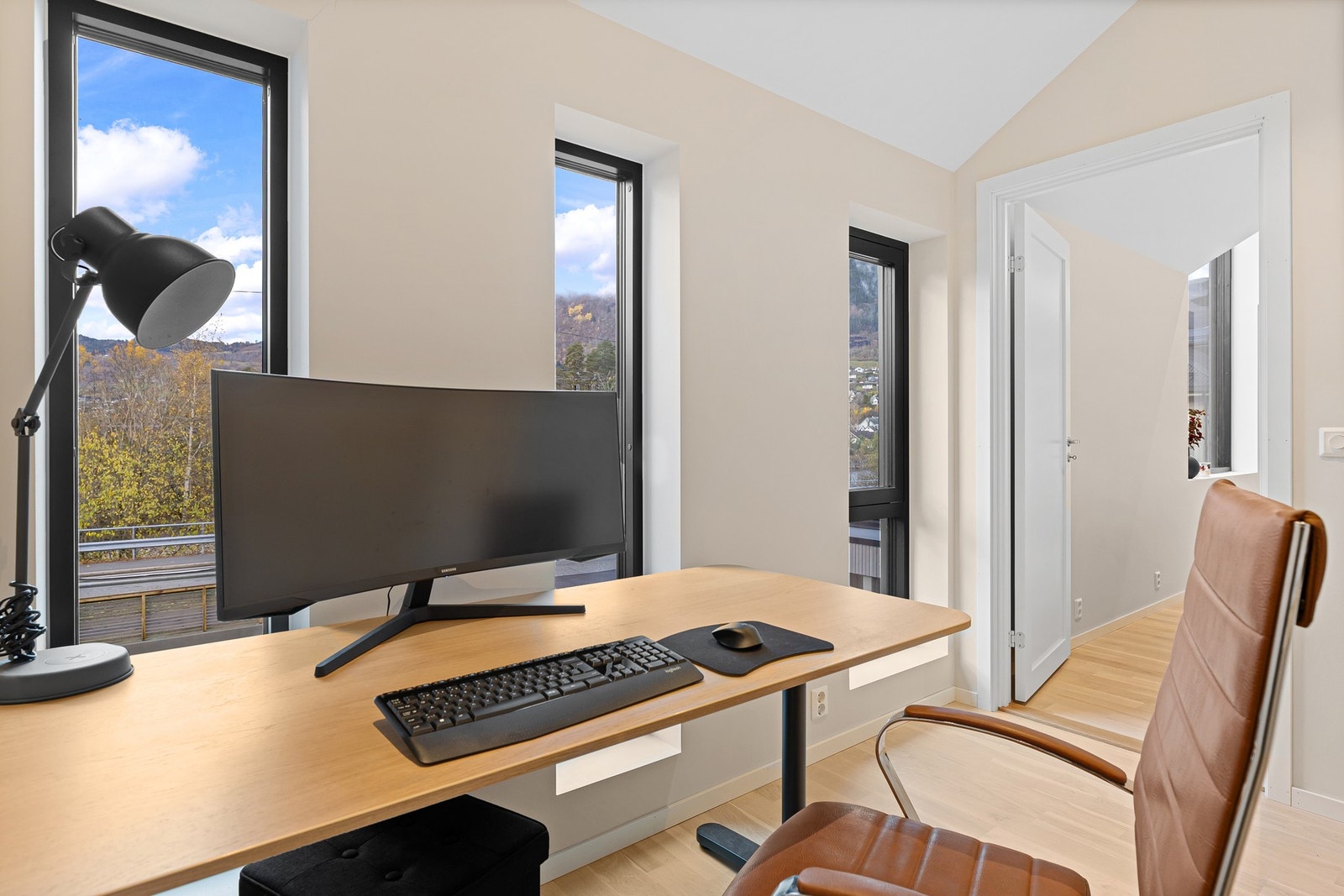 Har man ikke bruk for alle soverommene kan rommet benyttes til kontor, gjesterom eller hobbyrom. Galleribilde