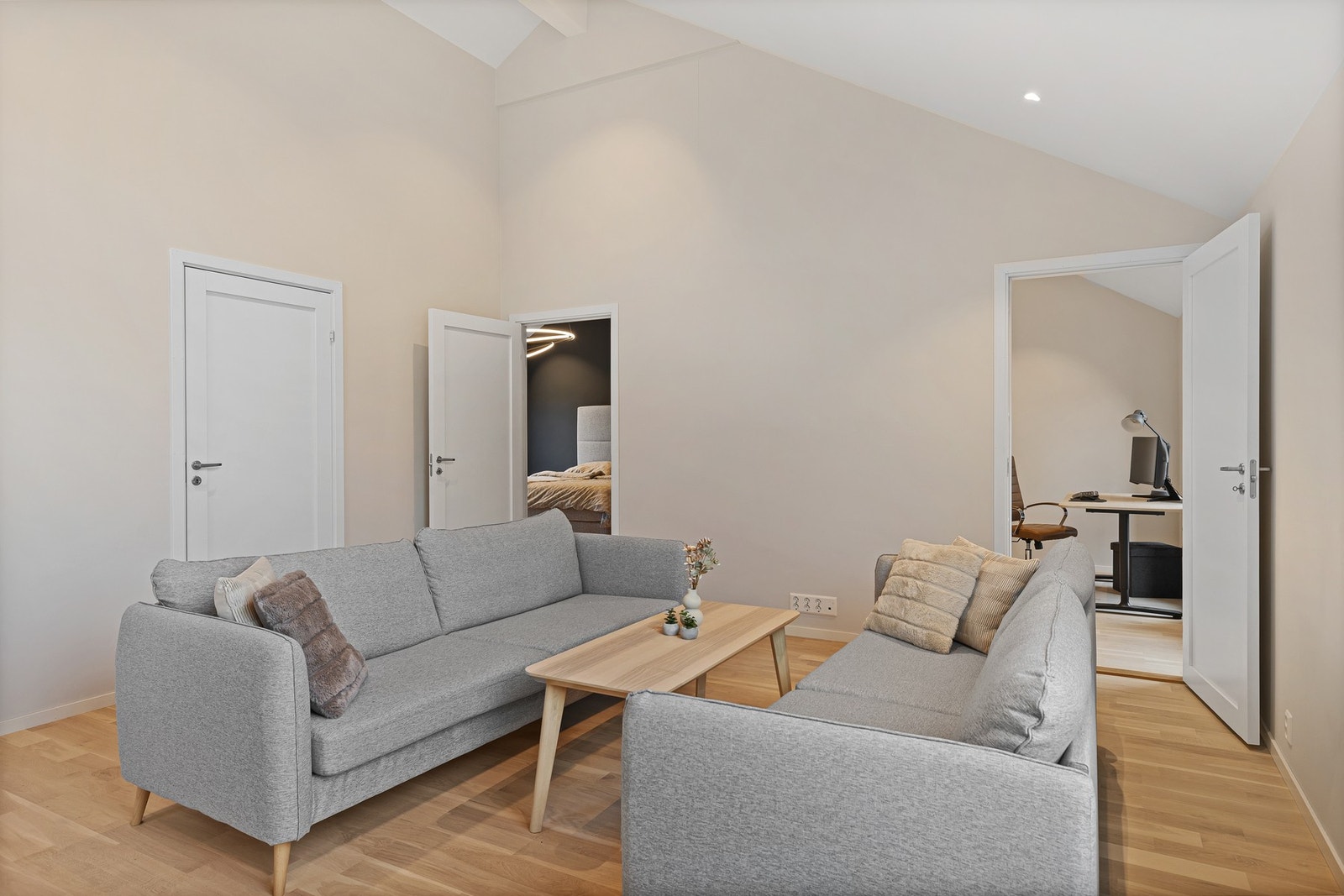 Loftsstuen passer perfekt som tv-stue for barna. Galleribilde