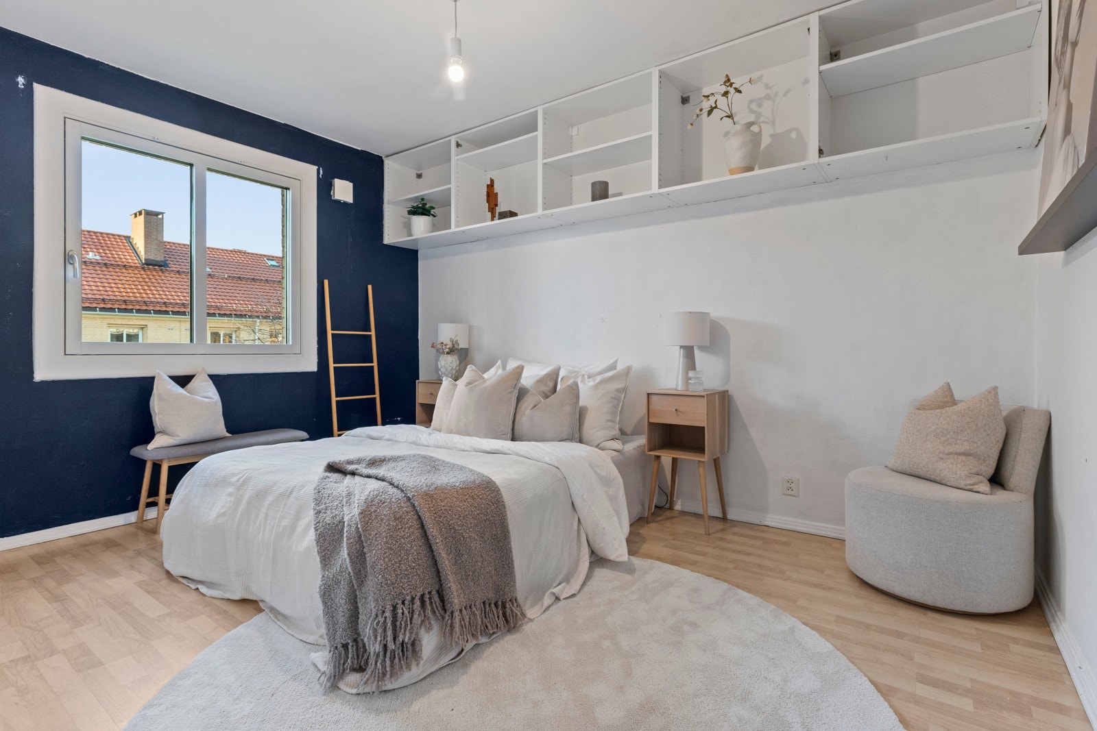 Leiligheten har to gode og romslige soverom som gir fleksible bruksmuligheter. Galleribilde