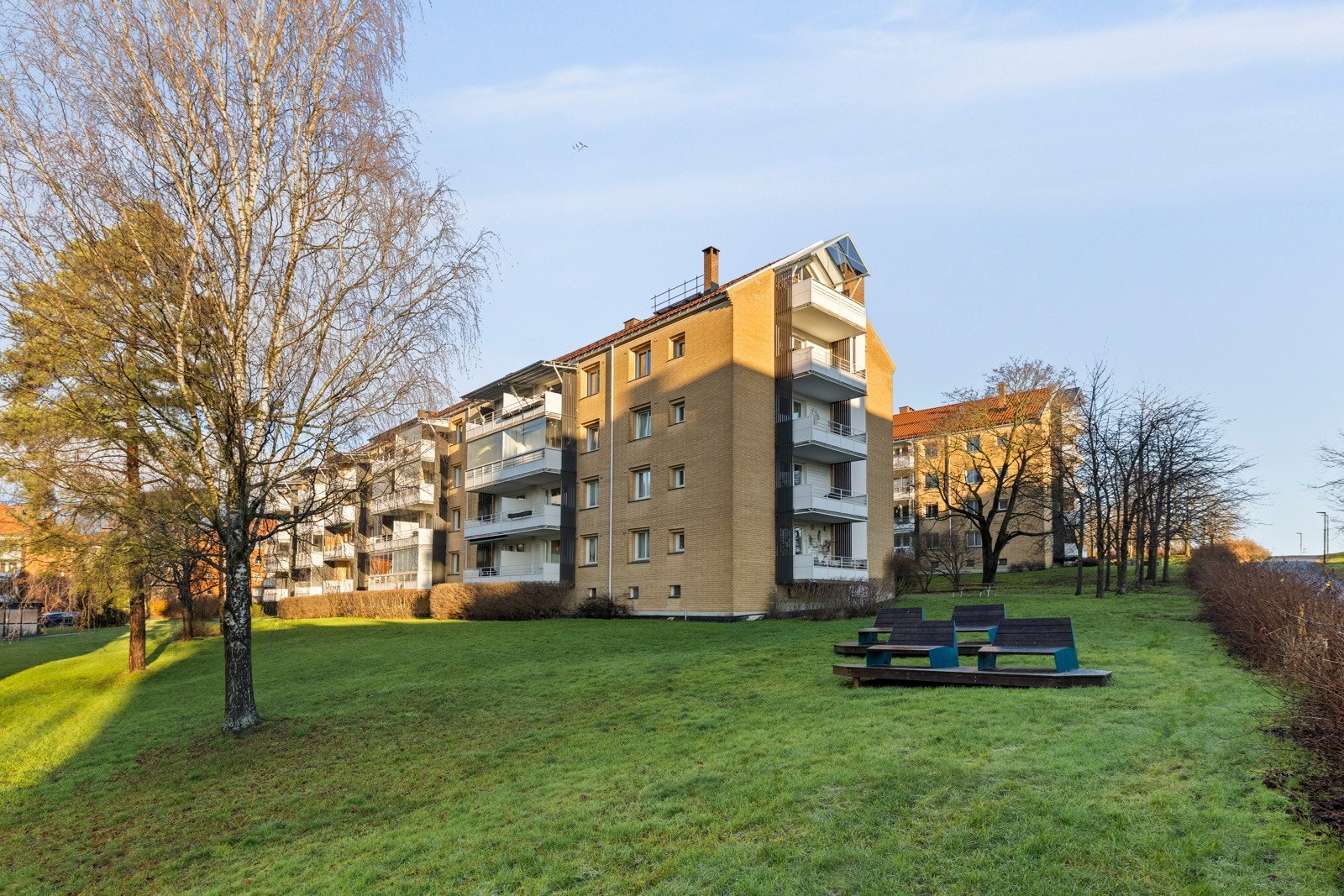 Nærområdet betraktes som tilbaketrukket og har en rekke åpne fellesarealer og turområder. Galleribilde