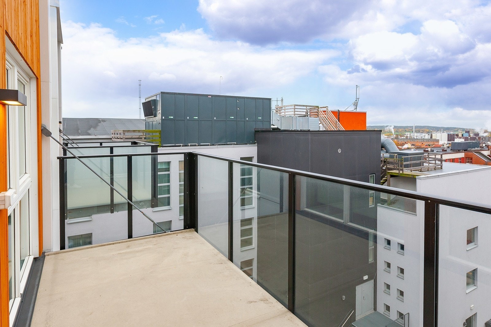 Bilde fra balkong i 4 etg. tilsvarende leilighet (hentet fra prospekt ). Leiligheten som leies ut ligger i 3 etg. Galleribilde