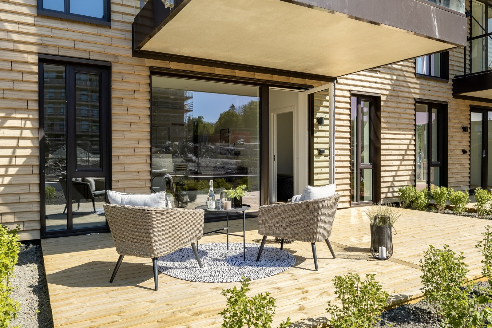 Stilren 3-roms selveier fra 2024 med svært god standard og attraktiv beliggenhet på Lilleby. Galleribilde