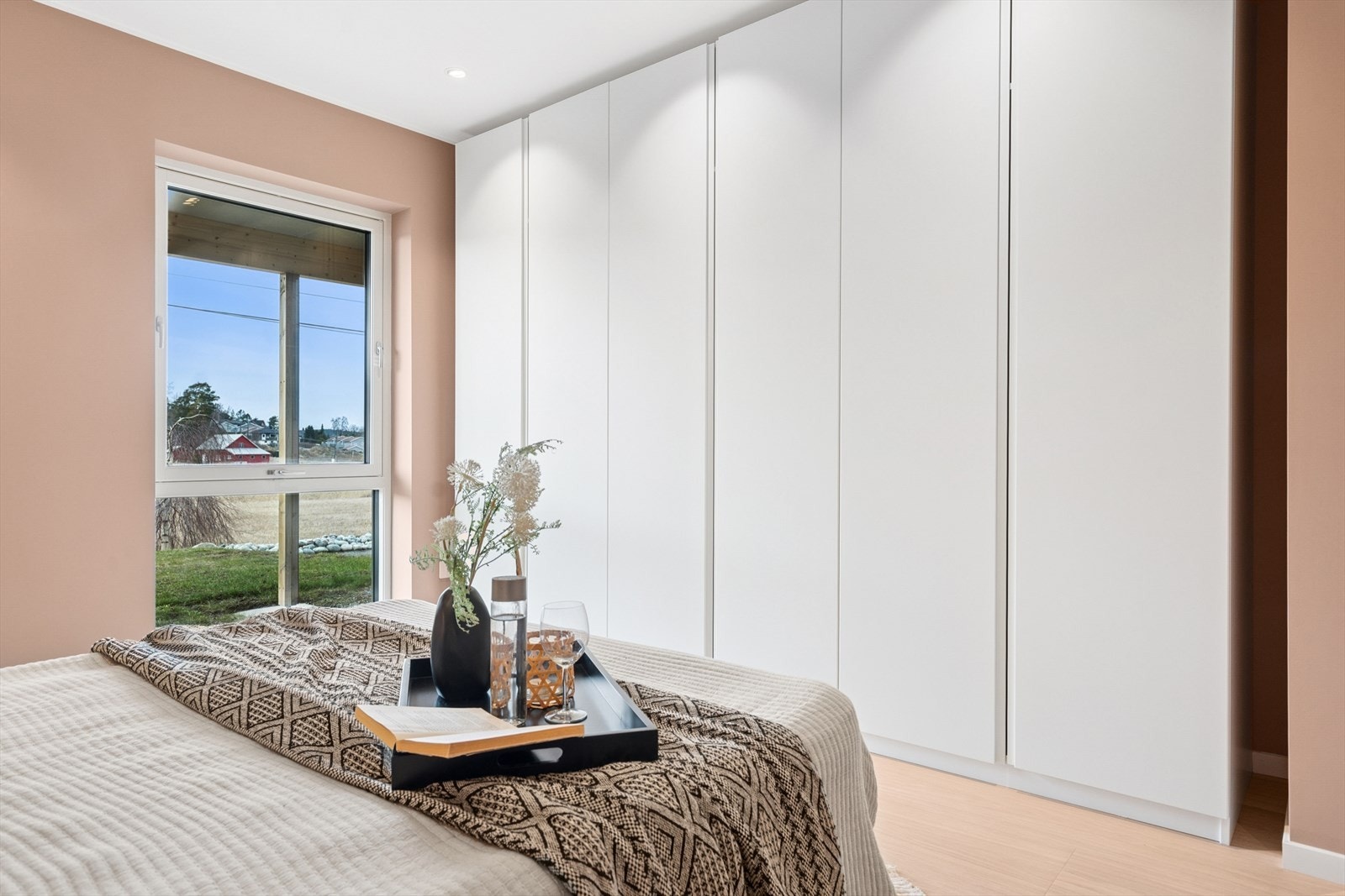 Hovedsoverommet har et flott 3 meter bredt garderobeskap Galleribilde