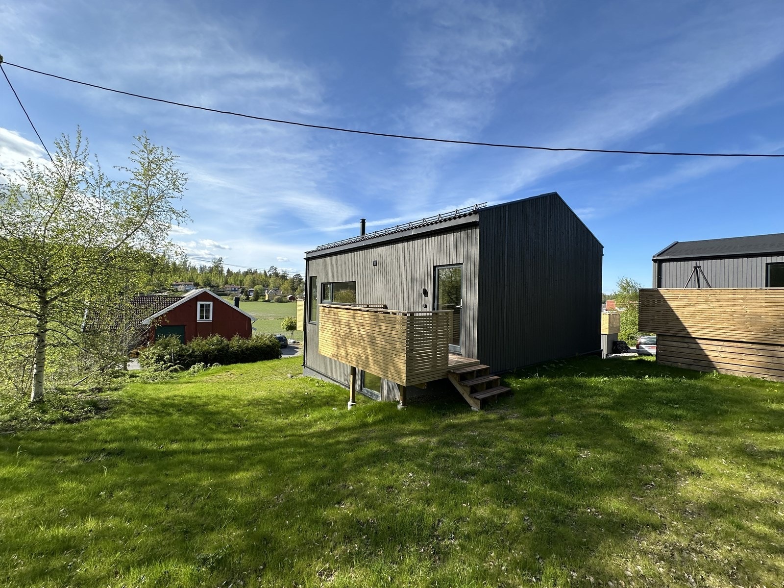 Føykåsveien 12C disponerer et tomteareal på ca 235 kvm som ligger vendt mot syd og vest. Grenser mot friareal slik at tomten oppleves som privat med en usjenert beliggenhet. Galleribilde