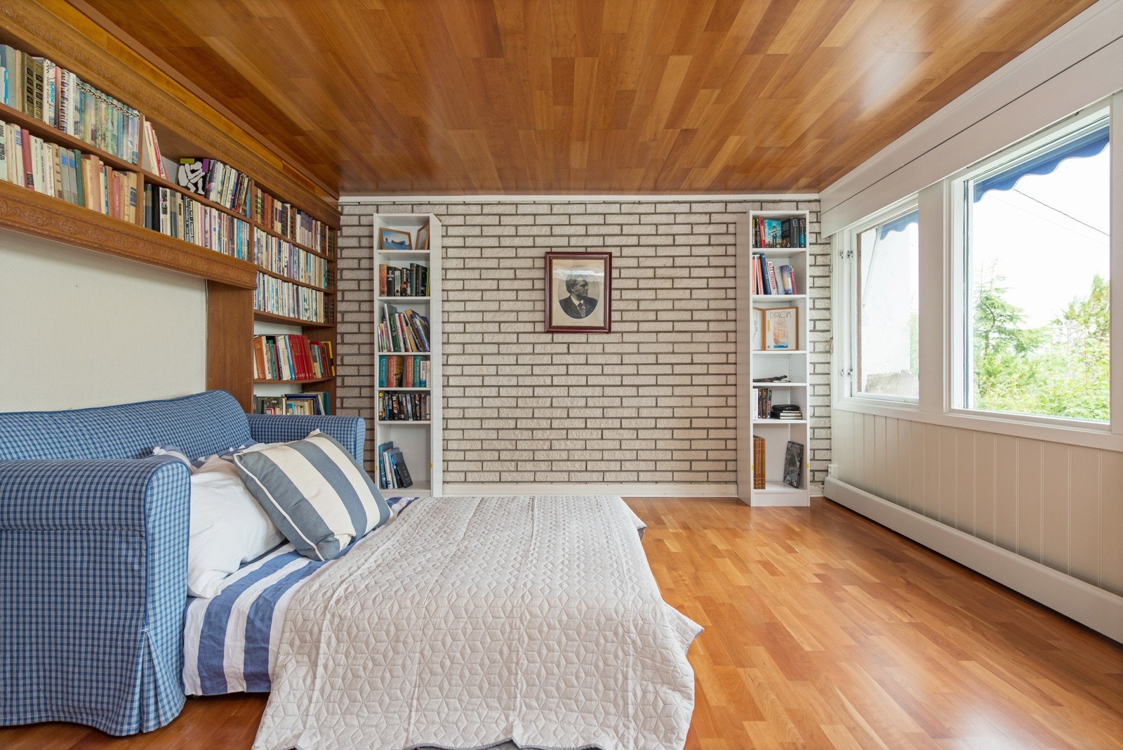 Soverommet i underetasjen er lyst og luftig. Galleribilde