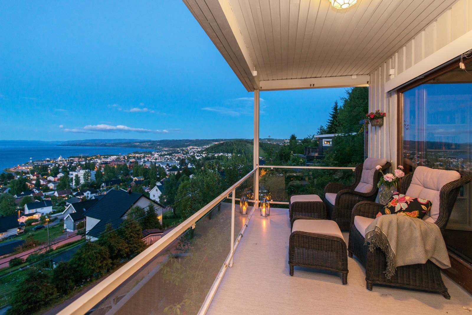 Du har kort vei til Tranberghallen, Gjøvik stadion, Fastland friluftsbad, tennisbane og Hovde ski- og alpinbakke. Galleribilde