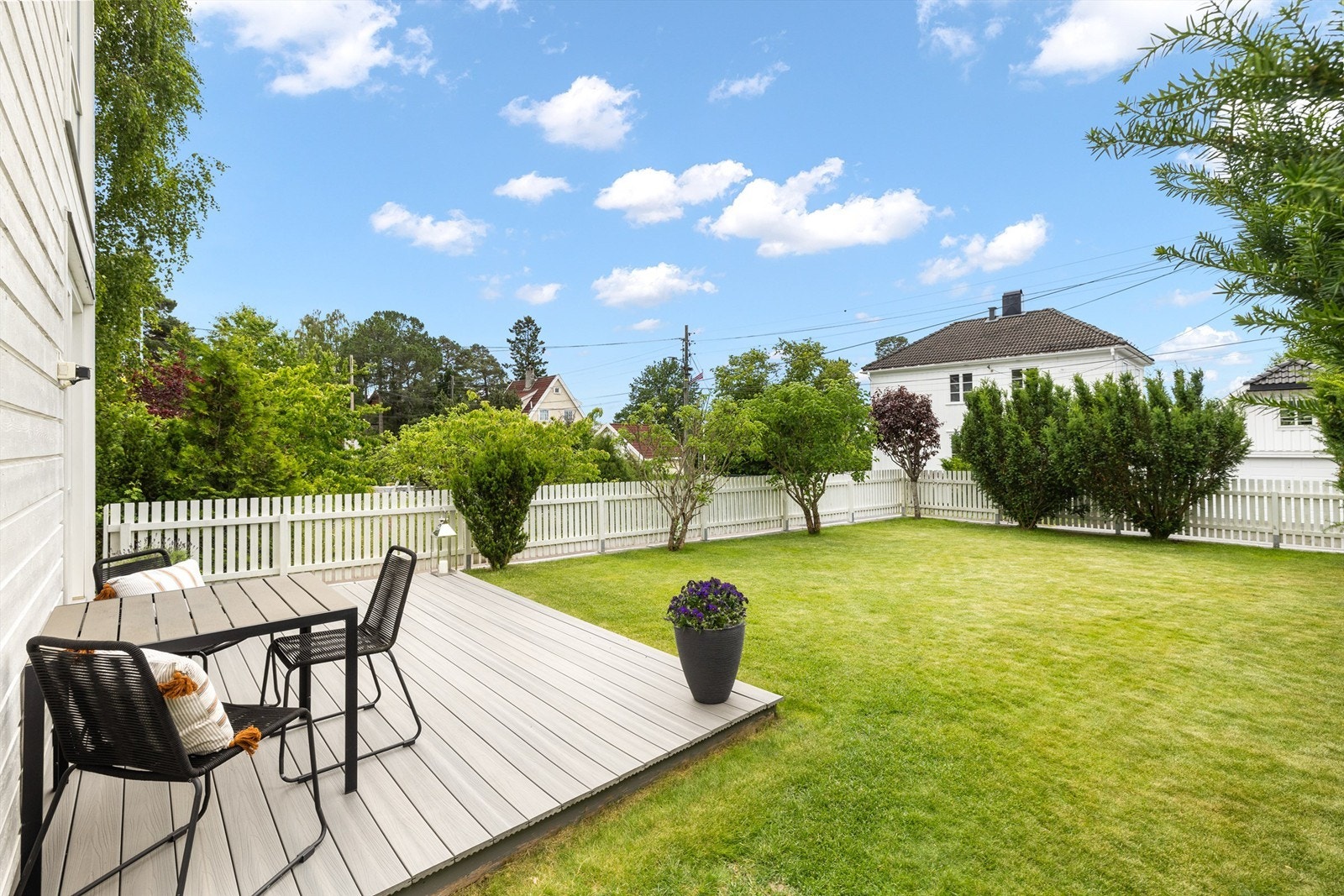 Flat og flott hage Galleribilde