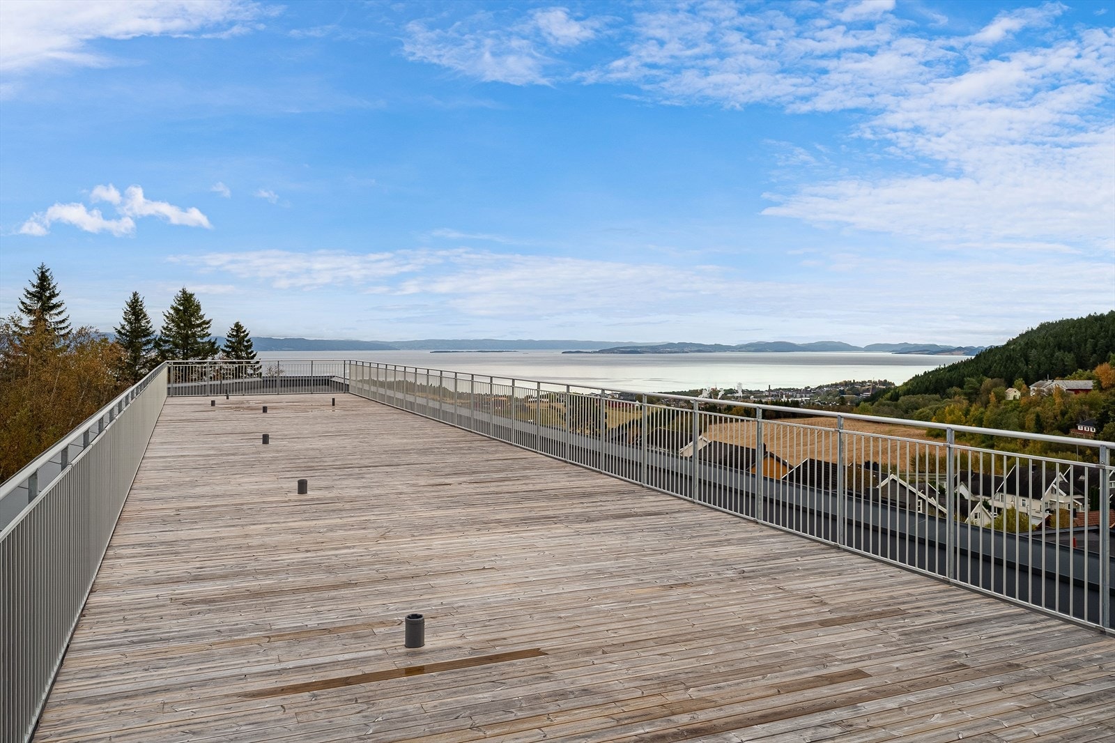 Man har også tilgang til en felles takterrasse med utmerkede sol- og utsiktsforhold. Galleribilde