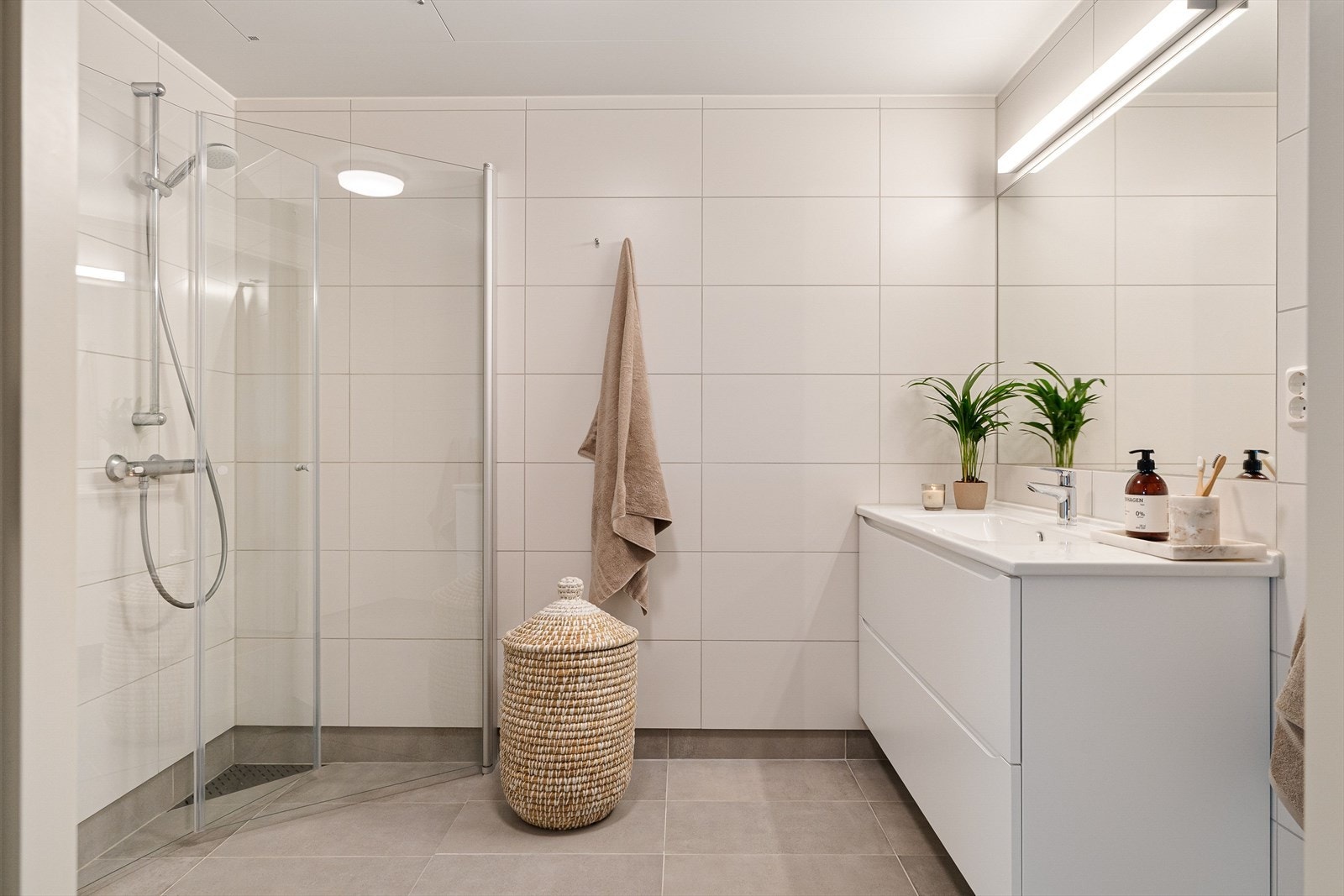 Badet har et moderne uttrykk og en gjennomført kvalitet. Galleribilde