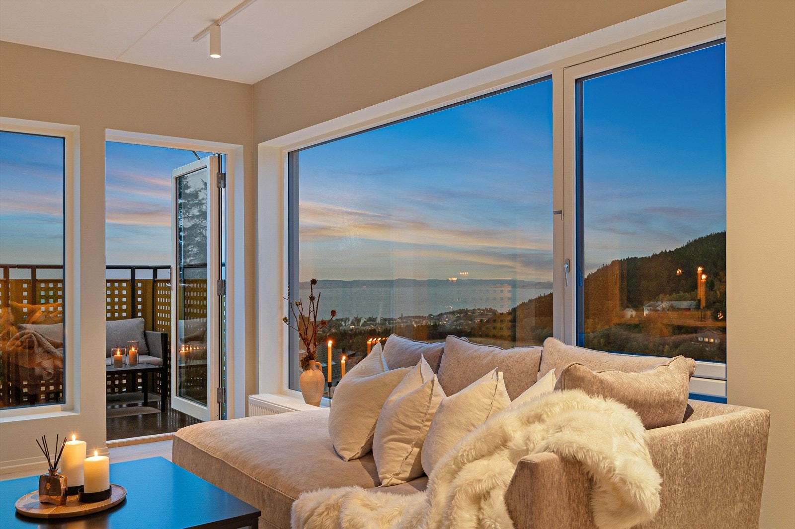 Det medfølger en bruksrett til en parkeringsplass i en oppvarmet parkeringskjeller. Det er lagt opp elbillader. Galleribilde