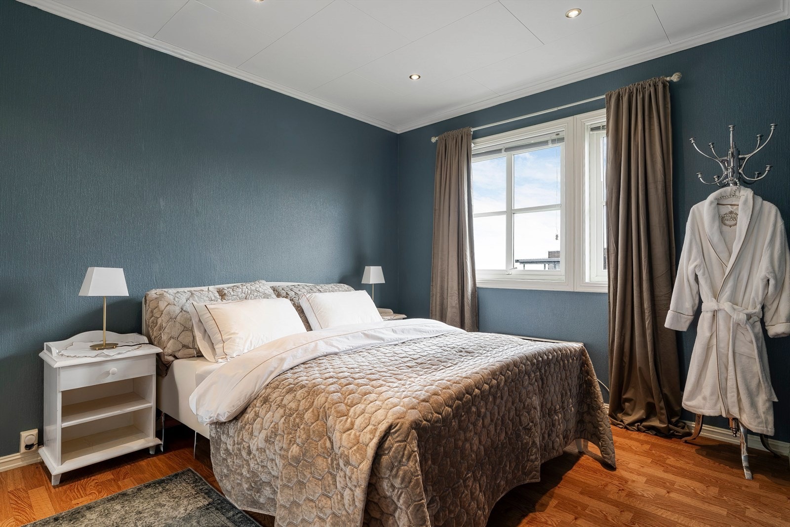 Leiligheten har to soverom på henholdsvis ca. 11,5 og 6,5 kvm. Galleribilde