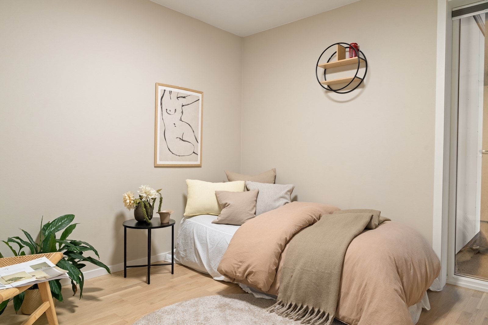 Leiligheten har en stor innvendig bod som er blitt brukt som tv-stue og gjesterom. Galleribilde