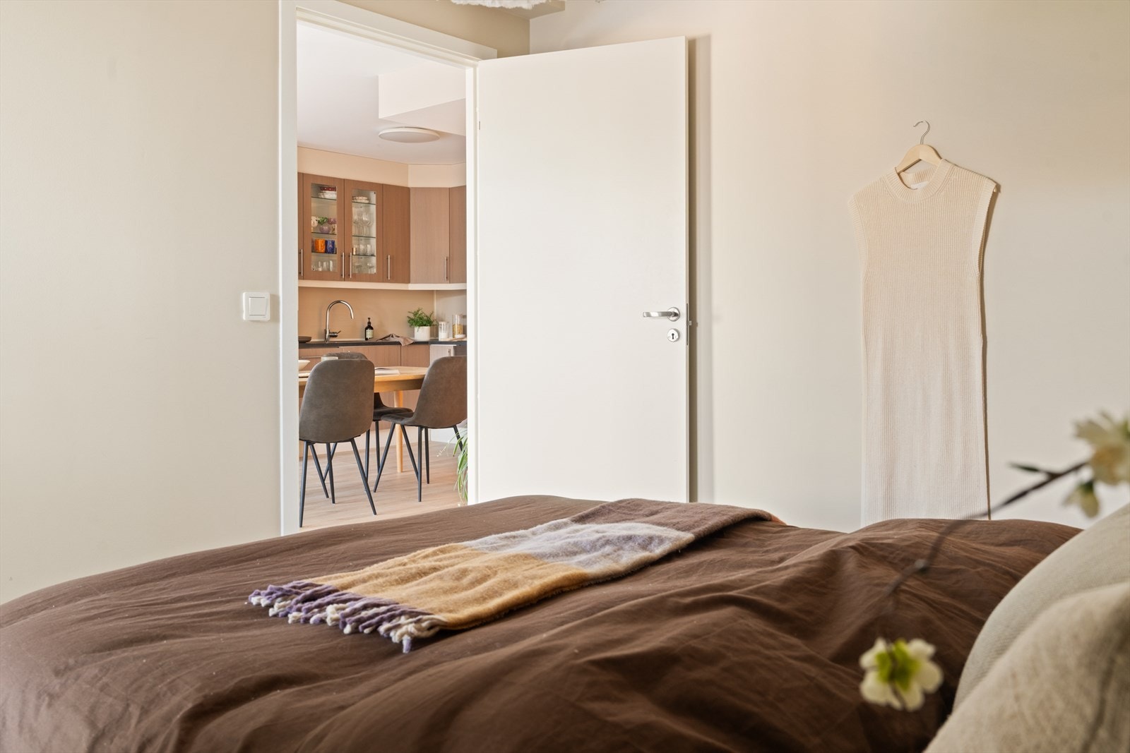 Vi beveger oss videre til hovedsoverommet som er av god størrelse. Galleribilde