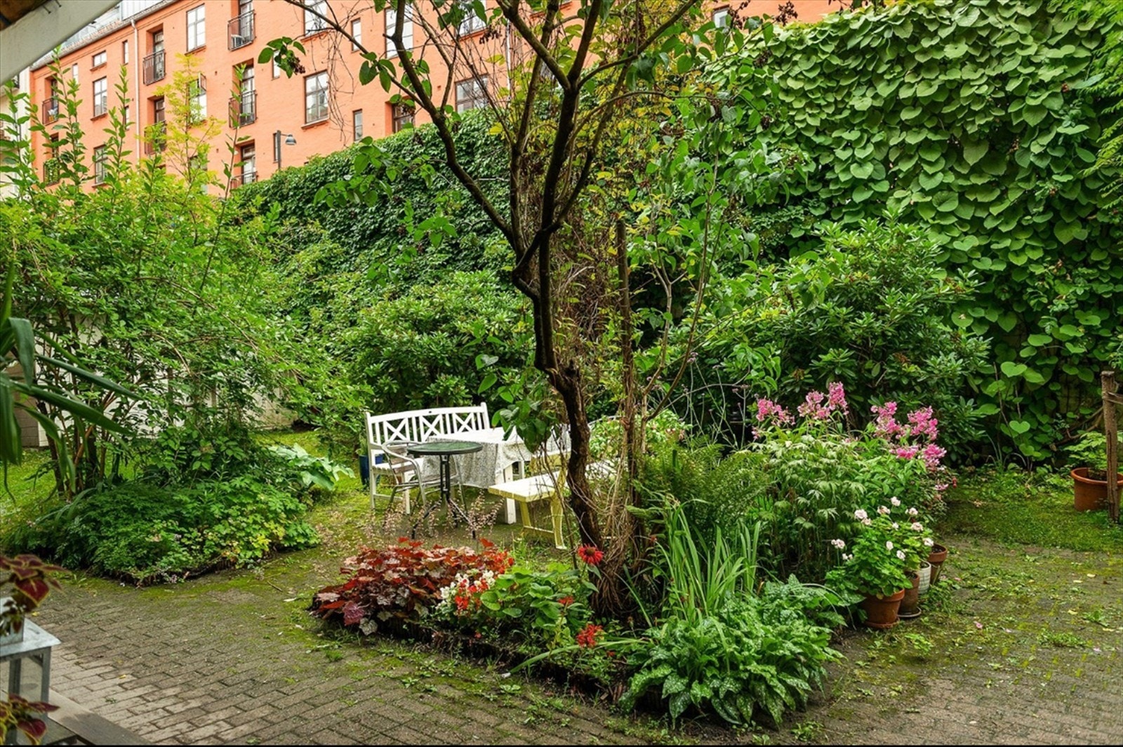 Her bor du i et trivelig og engasjert borettslag med godt naboskap. FOTO: StudioOslo Galleribilde