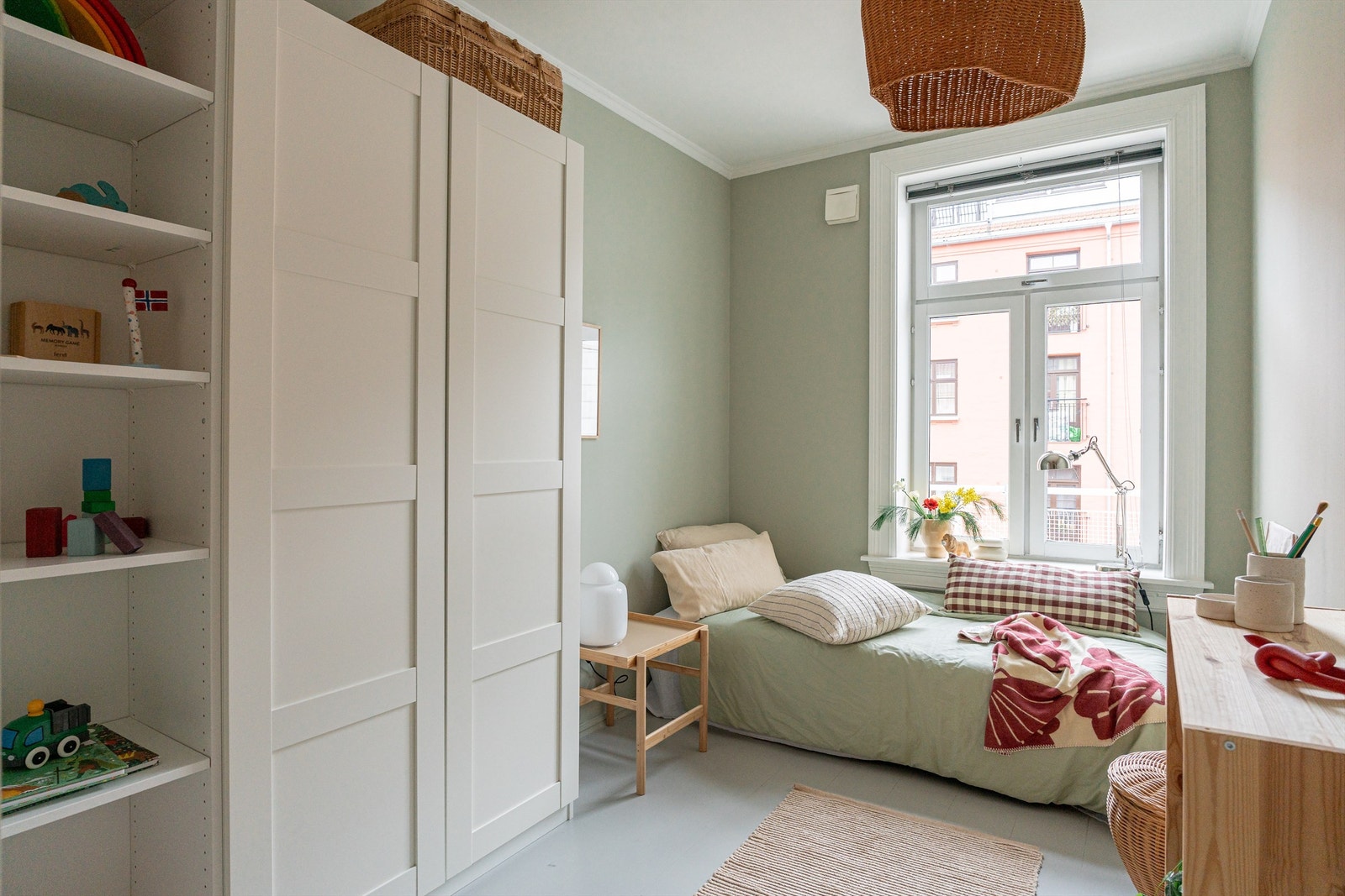 Her er det lunt, koselig og malt i behagelige varme farger. Galleribilde