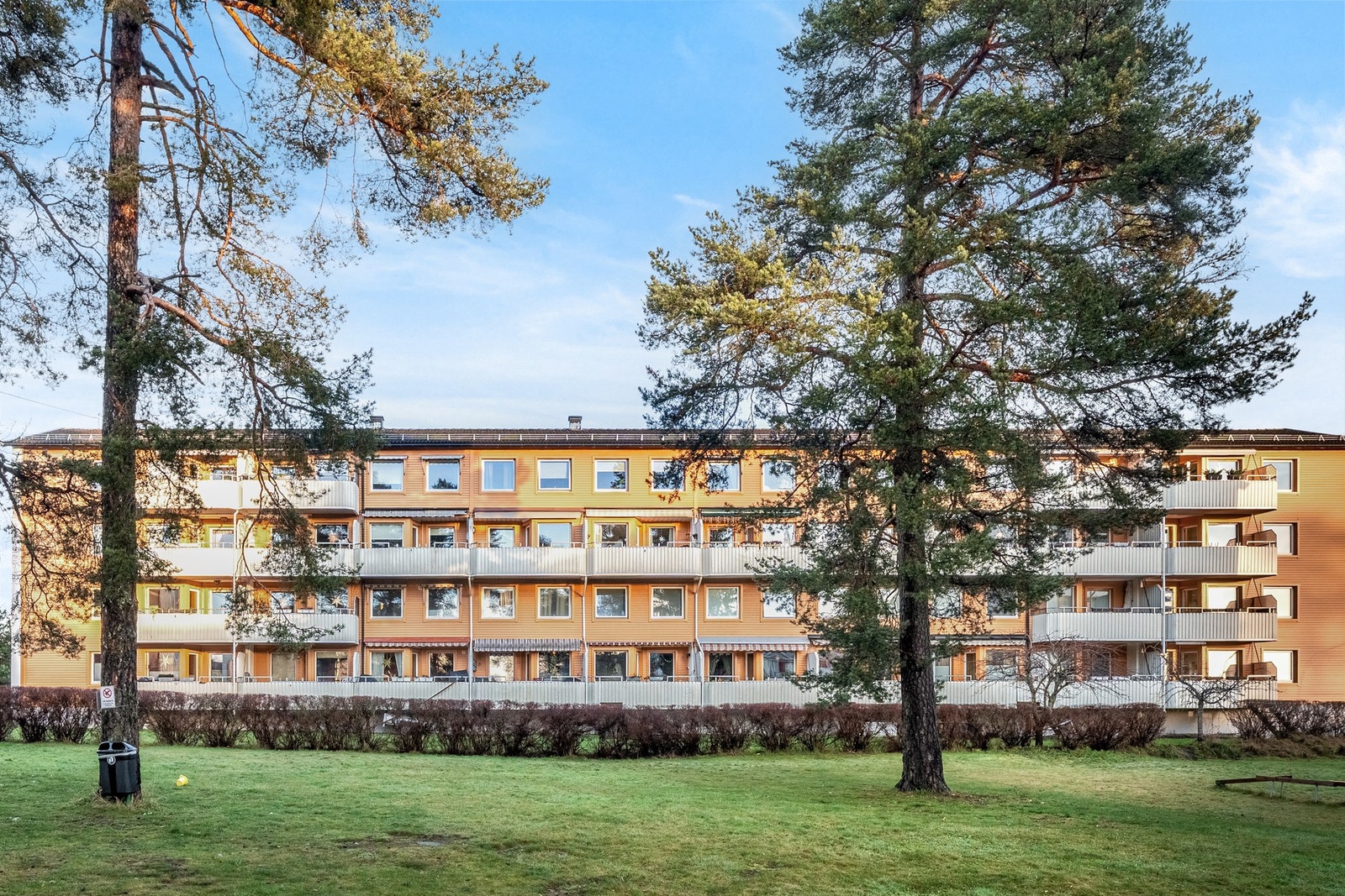 Borettslaget har store og frodige fellesarealer. Galleribilde