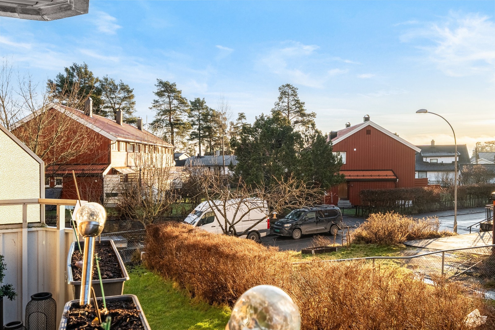 Fint utsyn da balkongen vender mot felleshage. Galleribilde