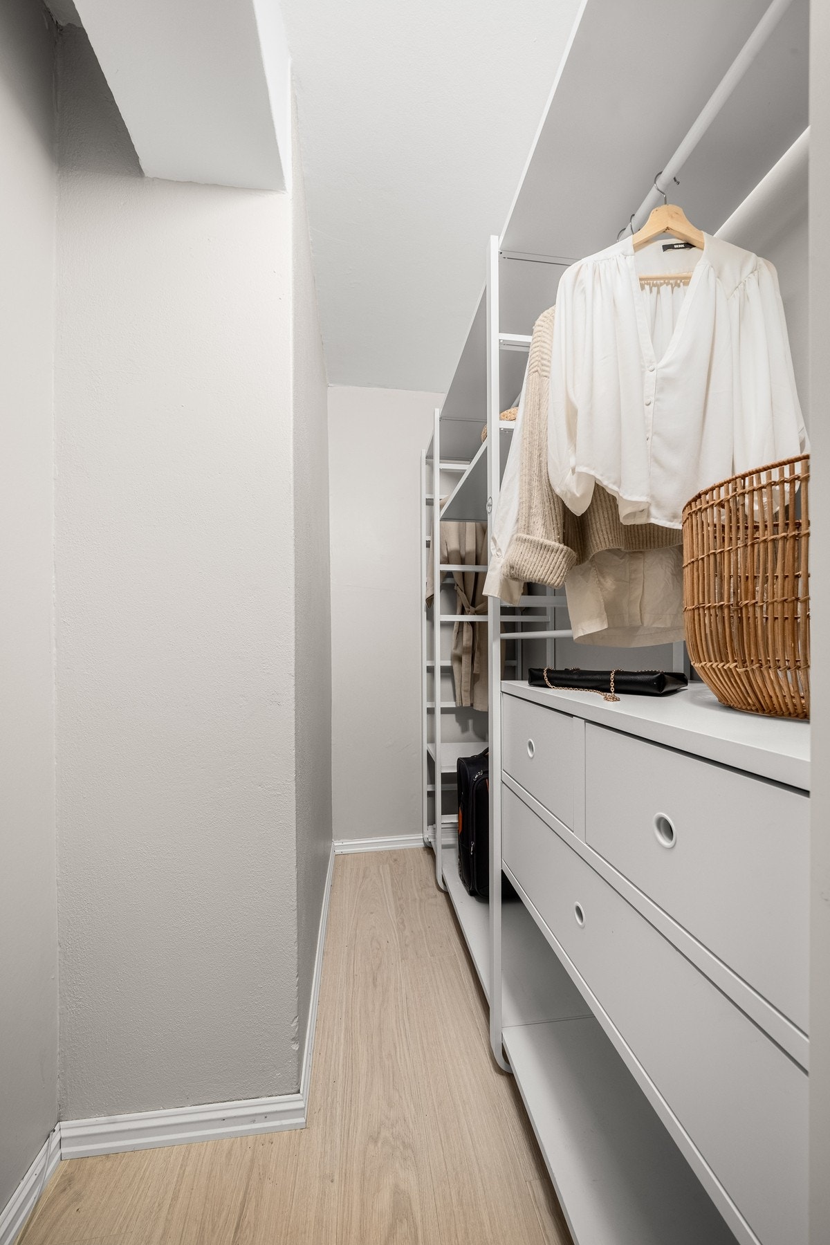 Meget praktisk innvendig bod. I tillegg medfølger det to kjellerboder. Galleribilde