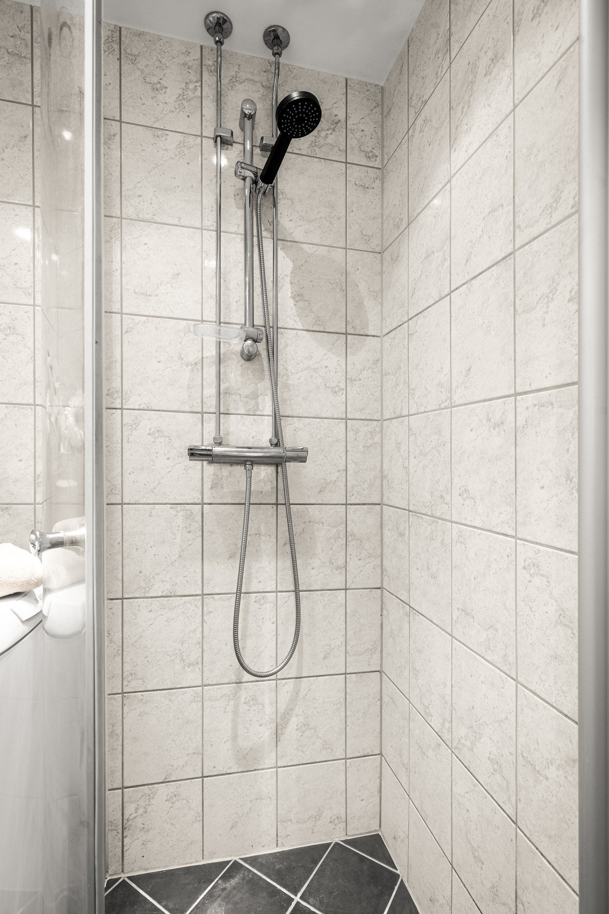 Dusjnisje med innfellbare dusjvegger. Galleribilde