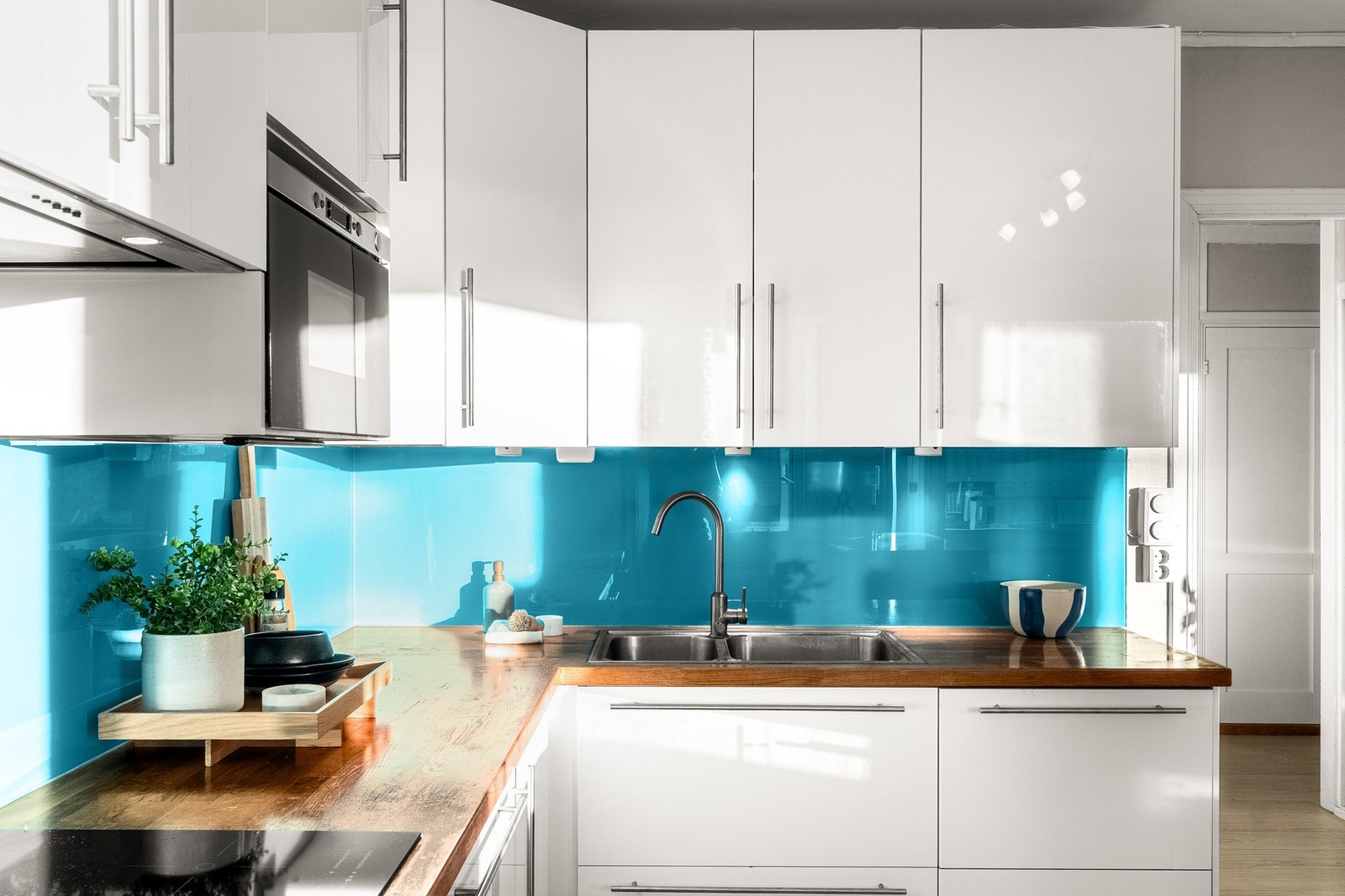 Det er godt med lagringsplass i skap og skuffer. Galleribilde